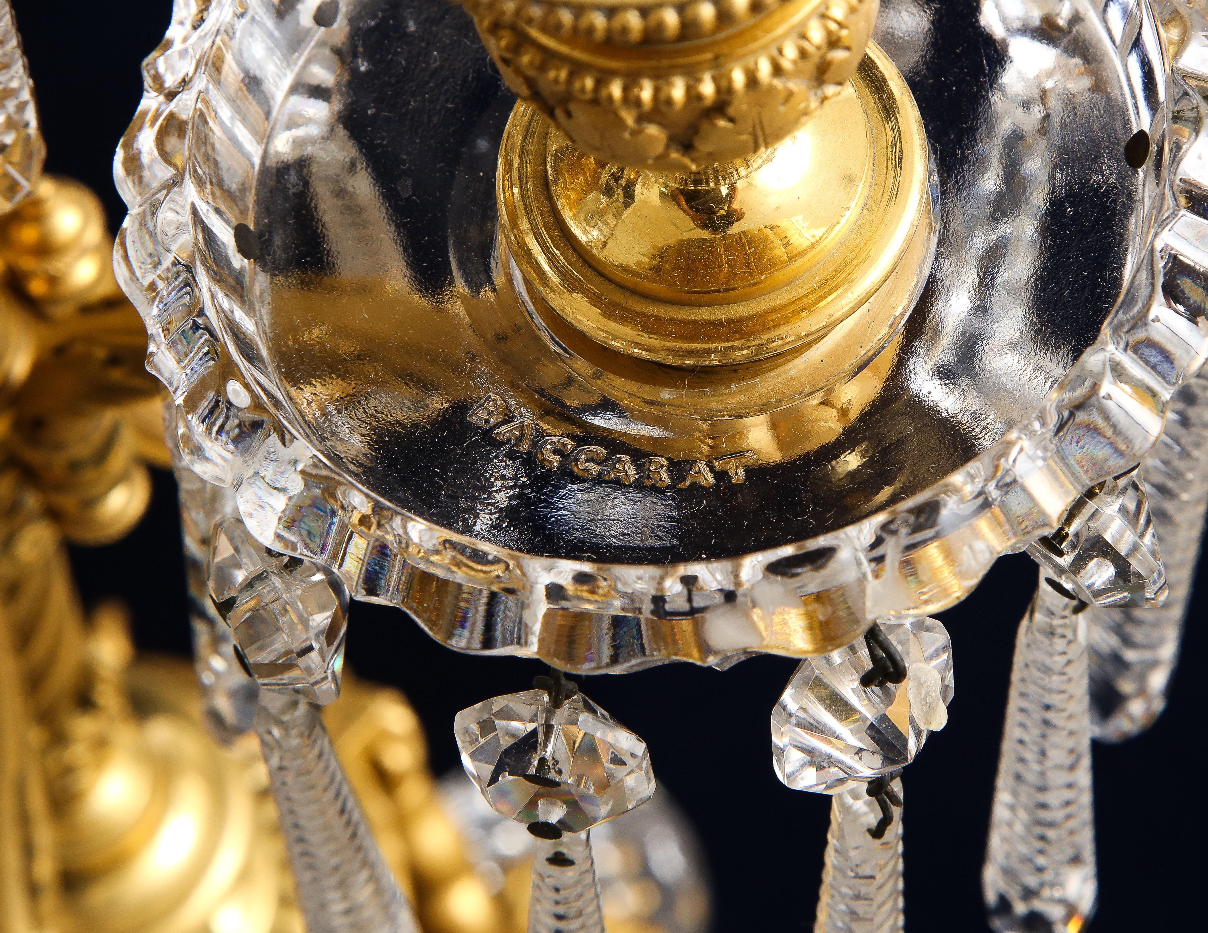 Paire de candélabres français du 19ème siècle à 7 bras en bronze doré et cristal signés Baccarat 1