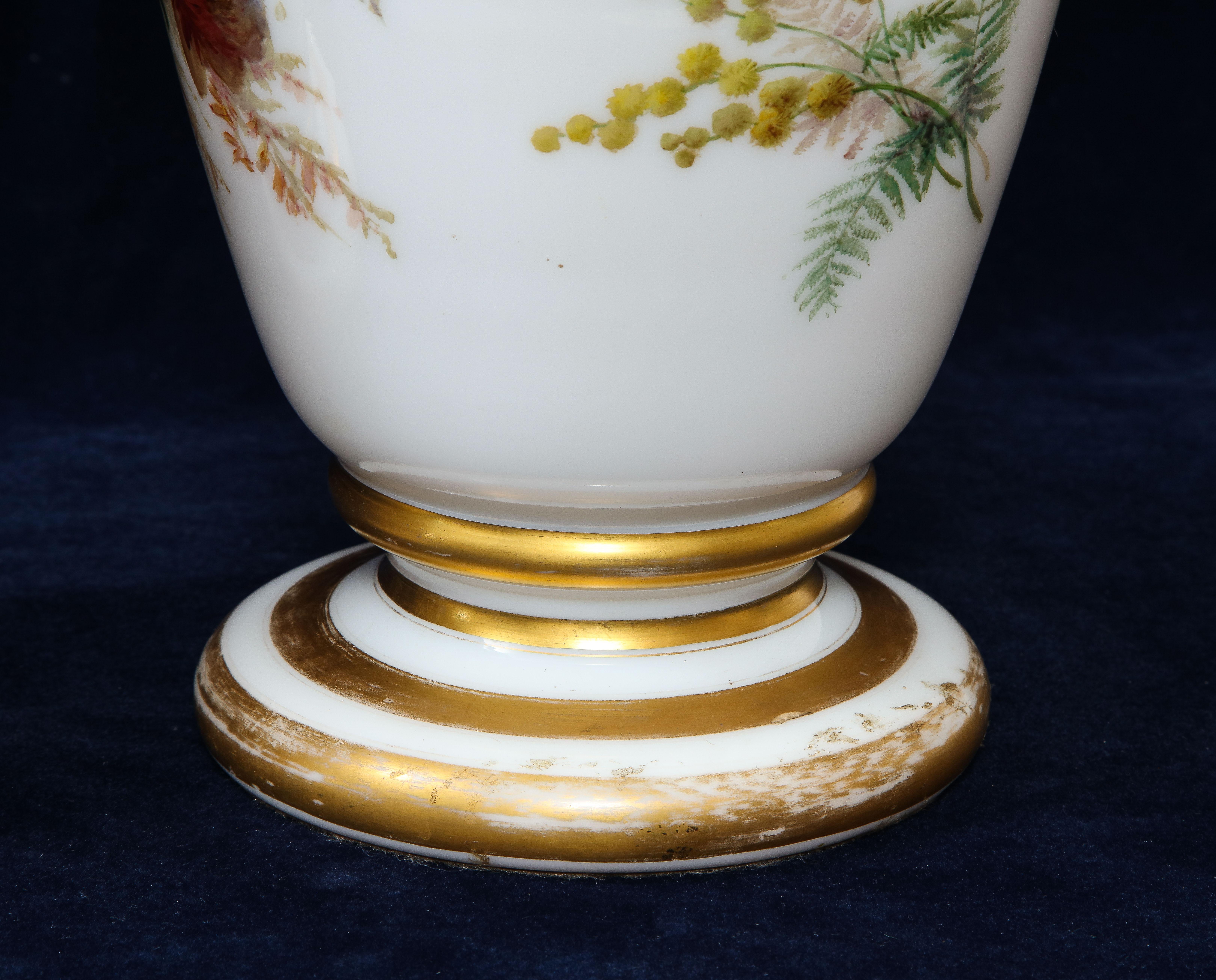 Paire de vases en cristal opalin blanc de Baccarat du 19ème siècle montés comme lampes en vente 8