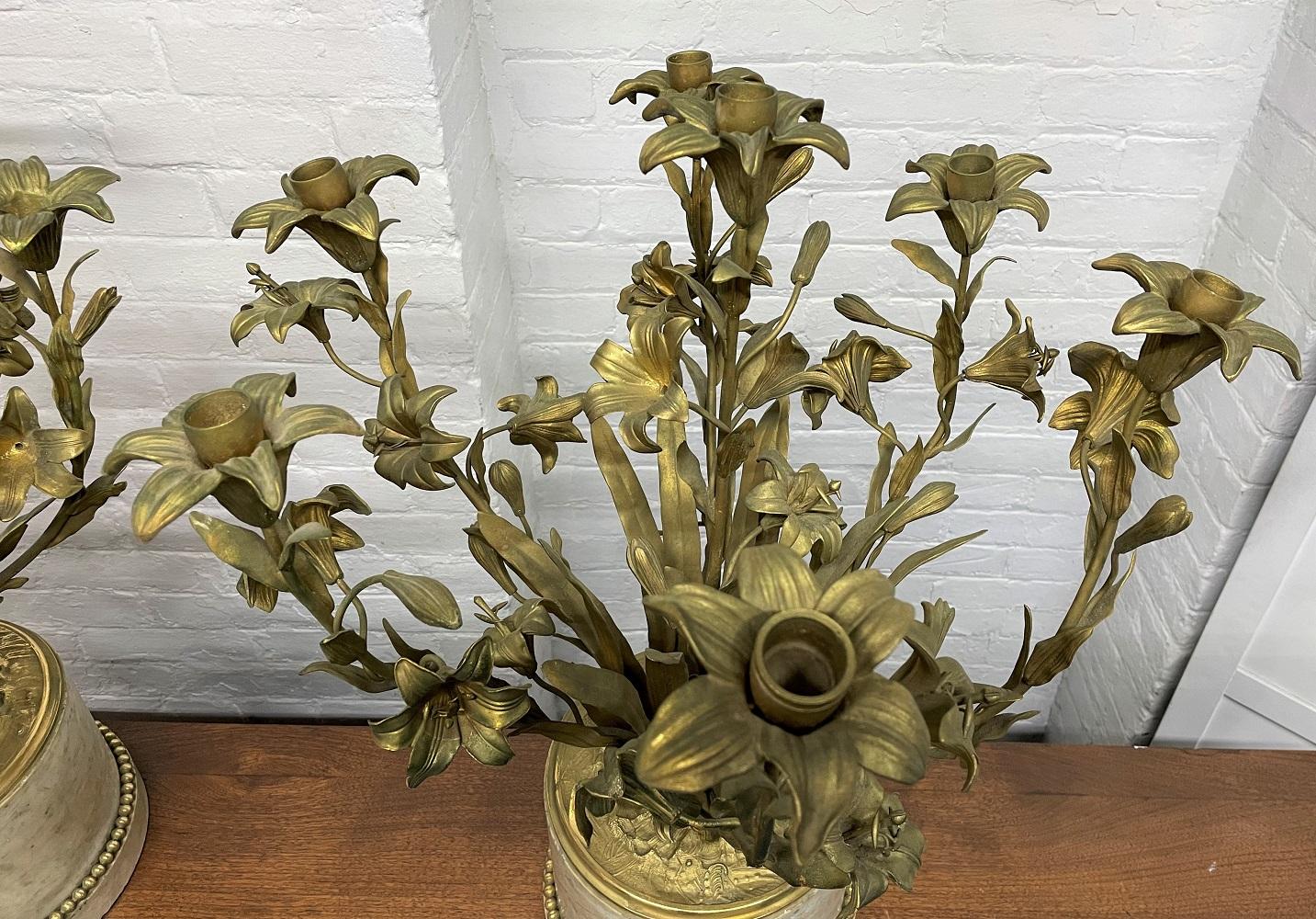 Luigi XIV Coppia di candelabri francesi in bronzo e marmo del XIX secolo in vendita