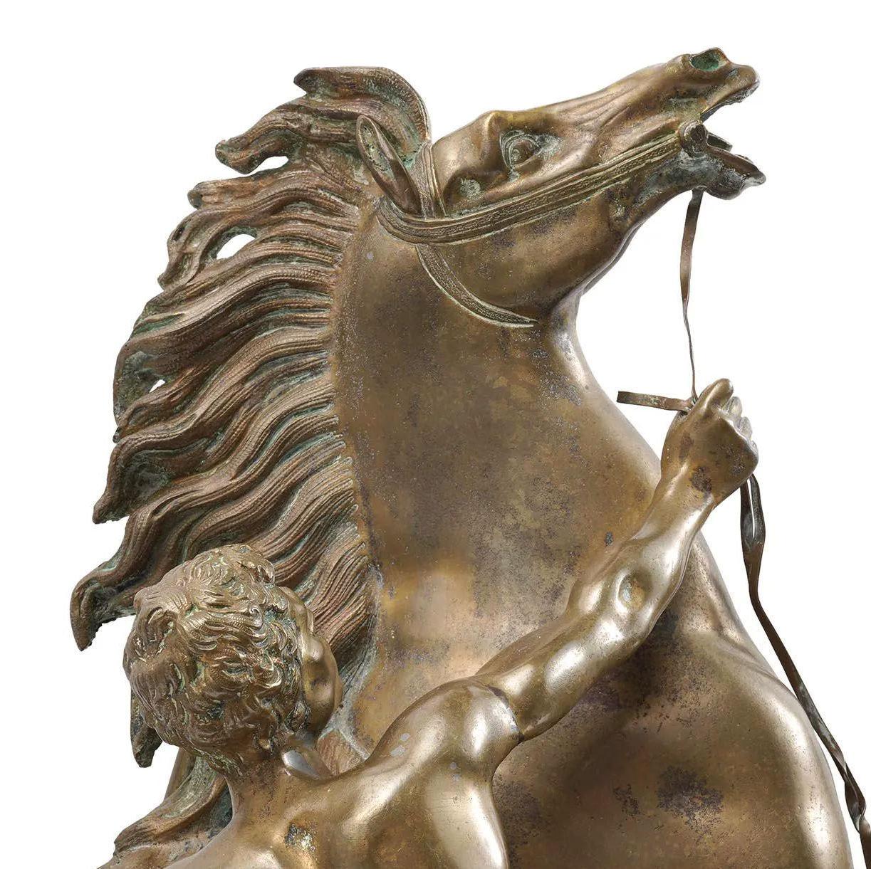 Paar französische Marly-Pferd-Skulpturen aus Bronze des 19. Jahrhunderts nach Coustou im Zustand „Gut“ im Angebot in New York, NY