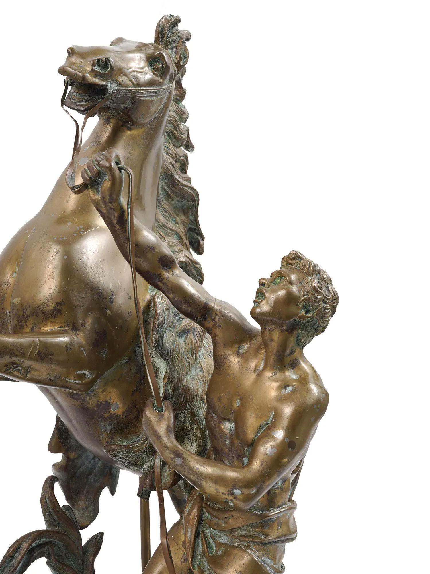 Paar französische Marly-Pferd-Skulpturen aus Bronze des 19. Jahrhunderts nach Coustou im Angebot 1