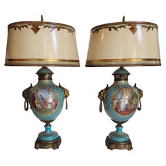 Paire de lampes-urnes de service françaises du 19ème siècle montées sur bronze