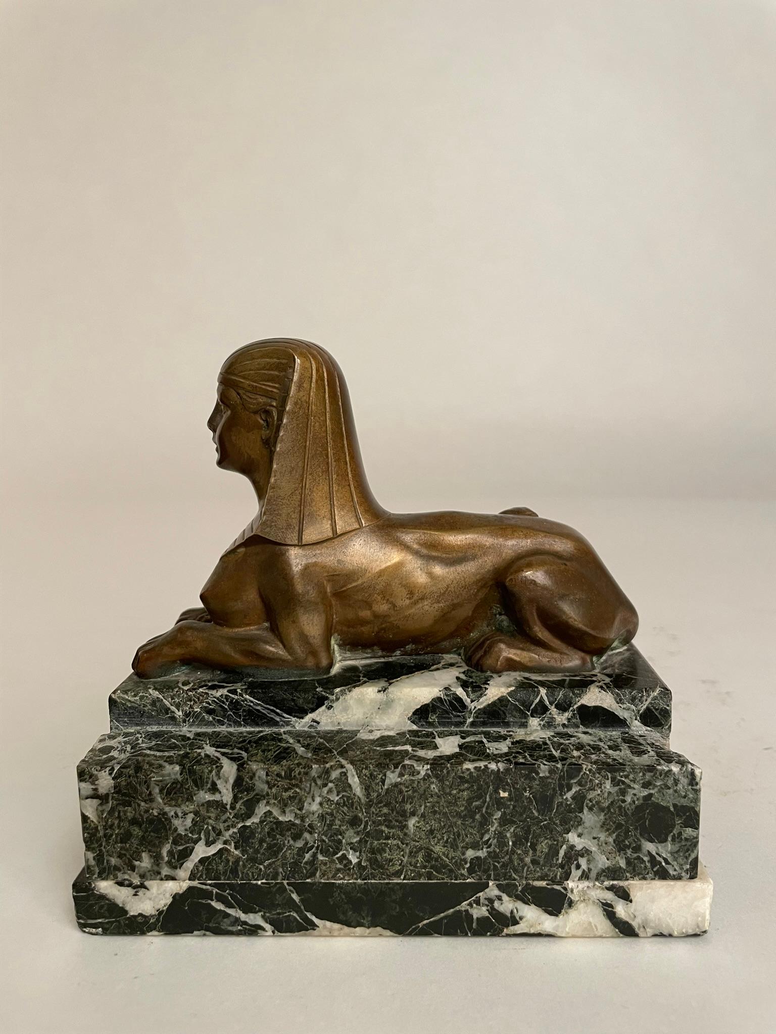 Paar französische Bronze-Sphinx des 19. Jahrhunderts auf Verde-Antico-Marmorsockeln im Angebot 2