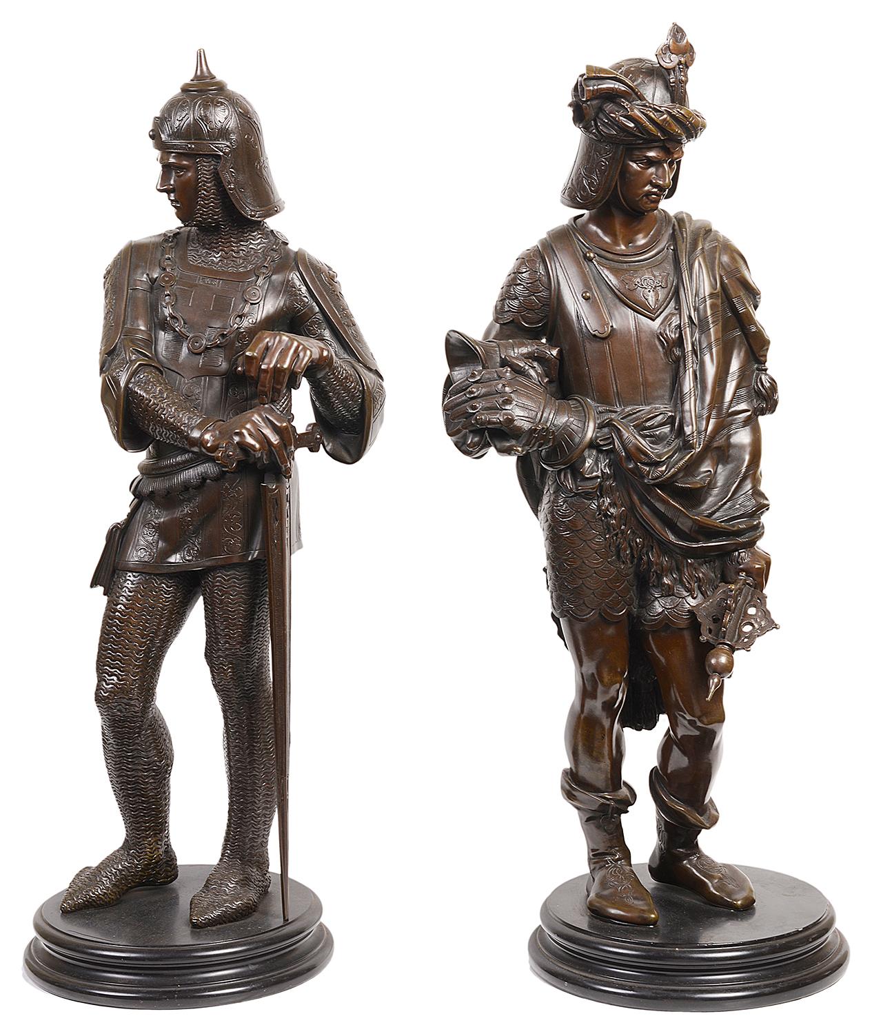 Ein Paar französischer Bronzestatuen aus dem 19. Jahrhundert, die Soldaten in ihren Rüstungen darstellen, in guter Qualität.

48028 BCELZE