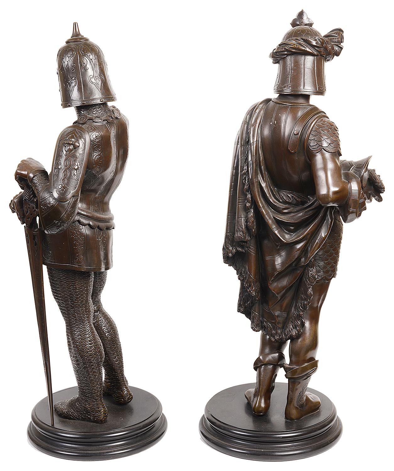 Paar französische Bronzestatuen von Rittern aus dem 19. Jahrhundert (Französisch) im Angebot