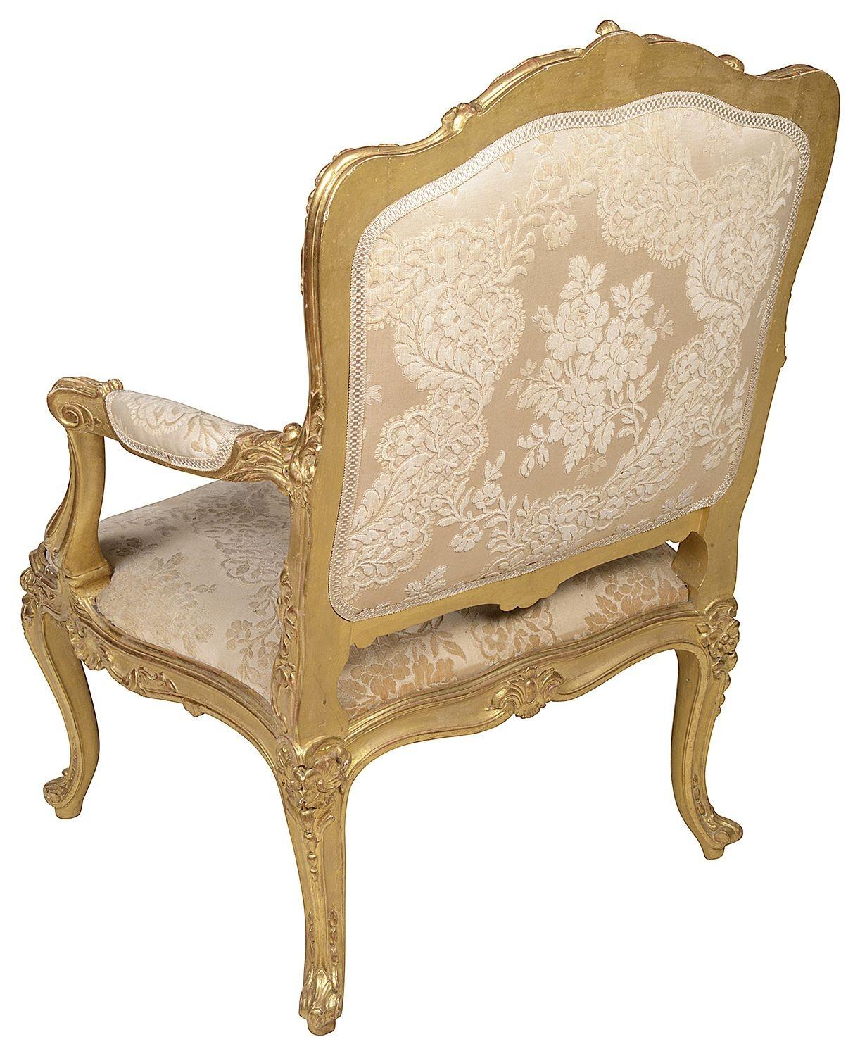 Paar französische geschnitzte Sessel aus vergoldetem Holz im Louis-XVI.-Stil des 19. Jahrhunderts im Angebot 2