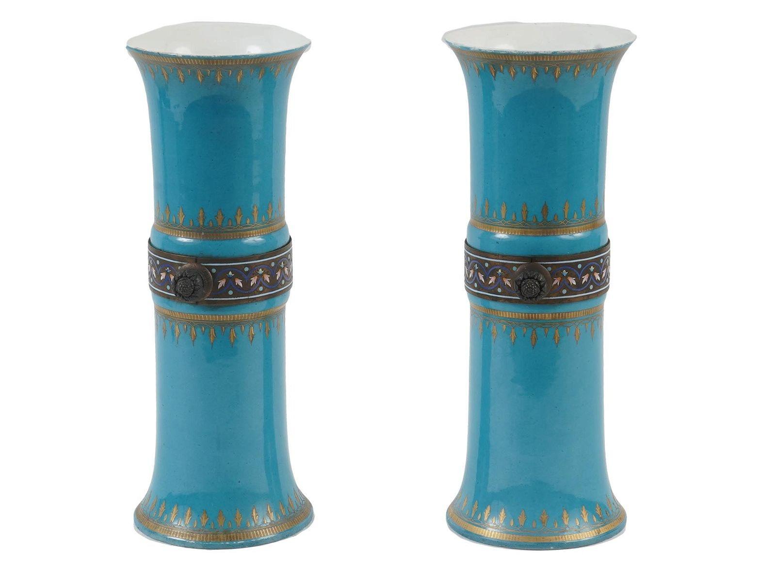 Paire de vases montés sur bronze en porcelaine bleue Celest du 19ème siècle Bon état - En vente à New York, NY