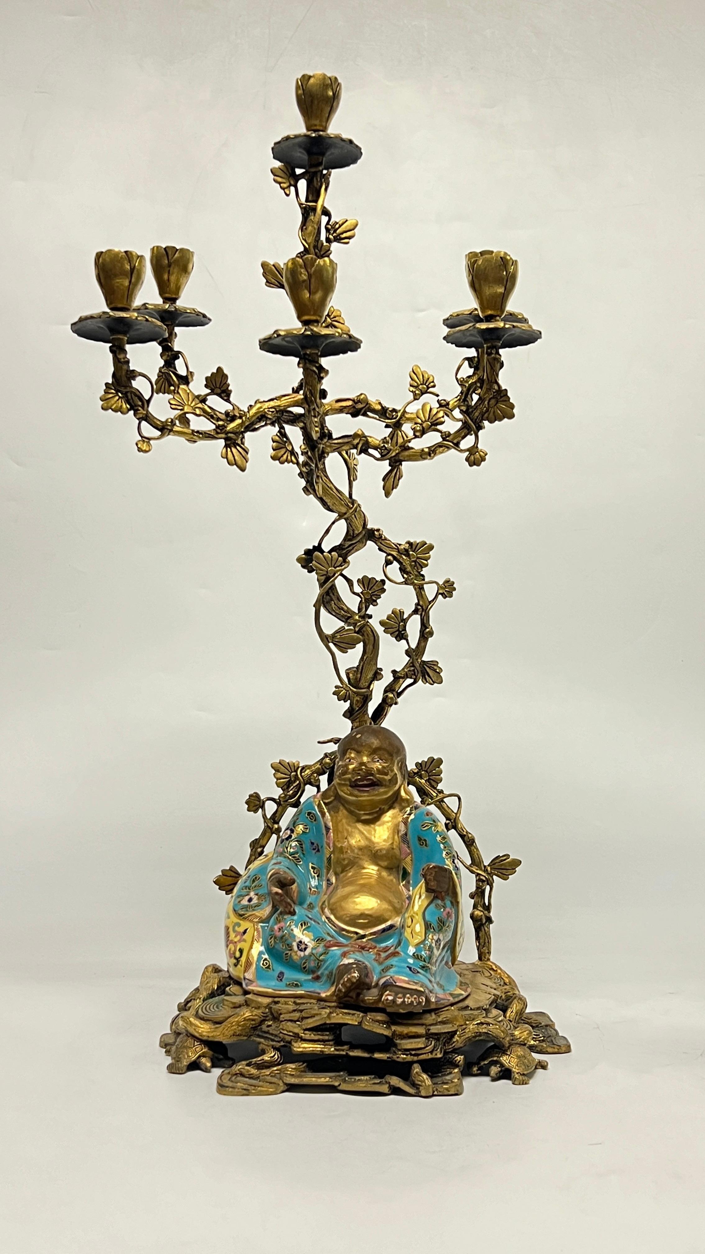 Bronzo Coppia di candelabri francesi del XIX secolo in porcellana Chinoiserie e bronzo dorato in vendita