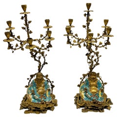 Pareja de candelabros de porcelana y bronce dorado de la Chinoiserie francesa del siglo XIX
