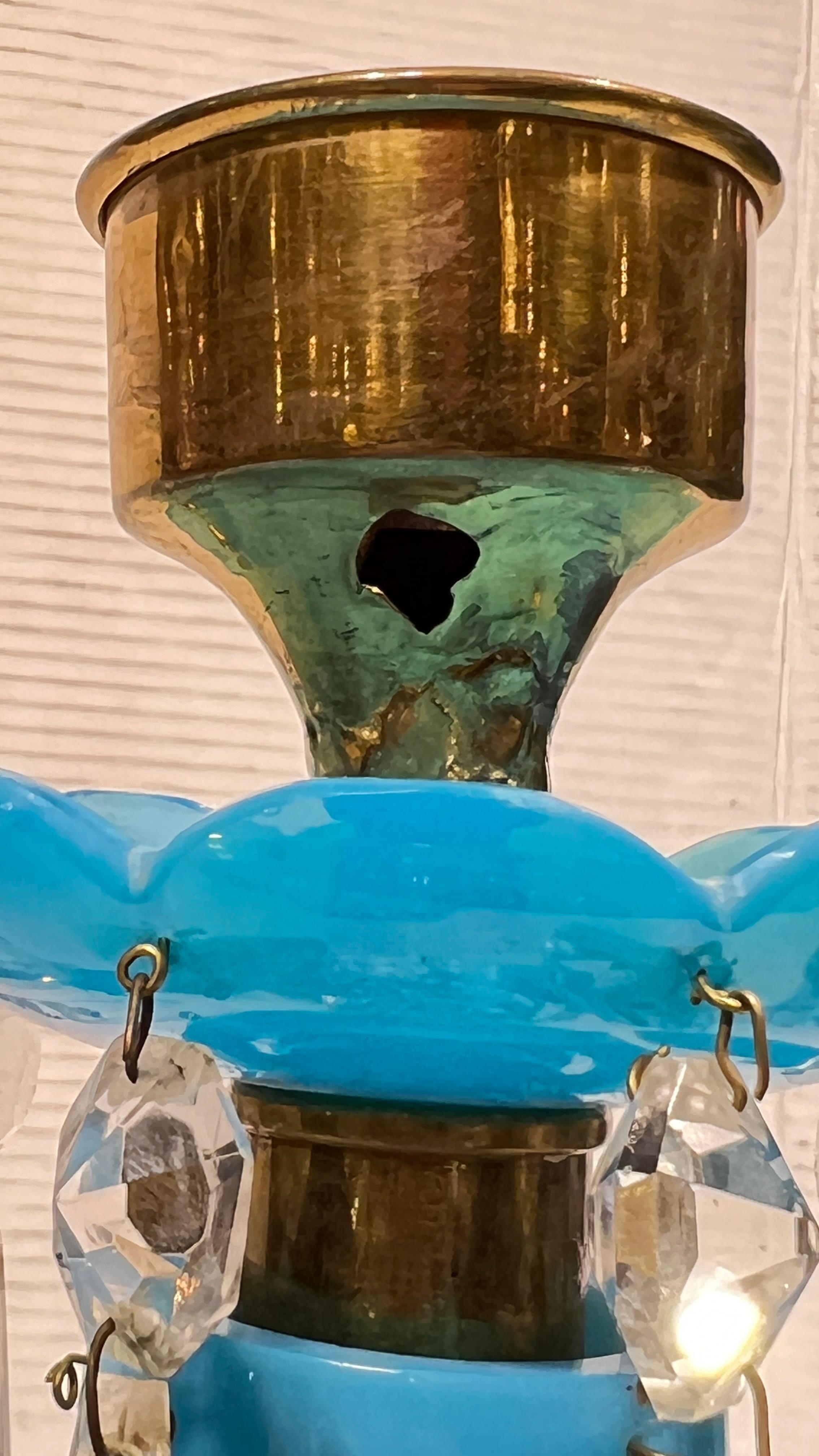 Coppia di candelabri in cristallo e opalino blu del XIX secolo in vendita 7