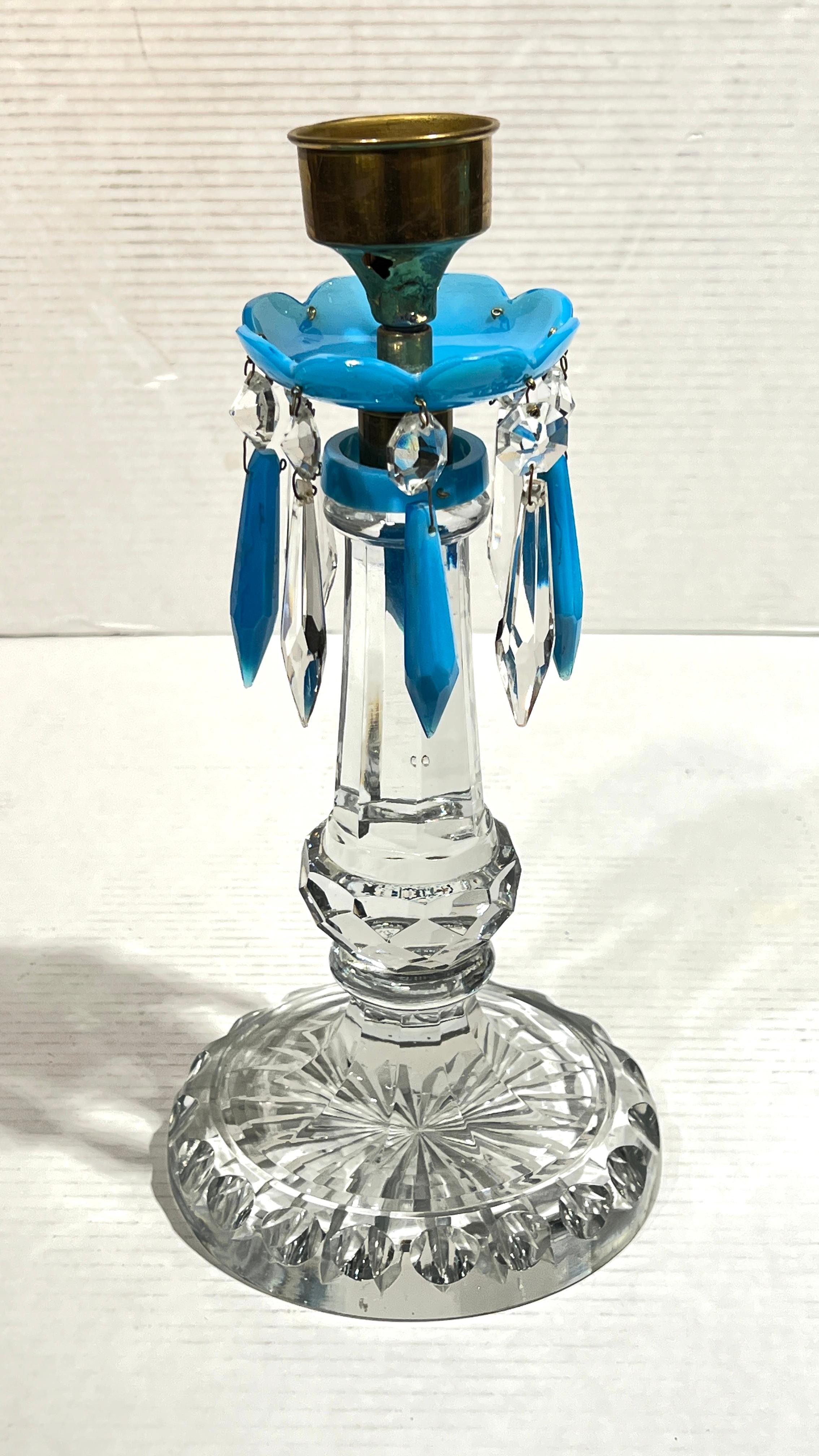 Coppia di candelabri in cristallo e opalino blu del XIX secolo In condizioni buone in vendita a New York, NY