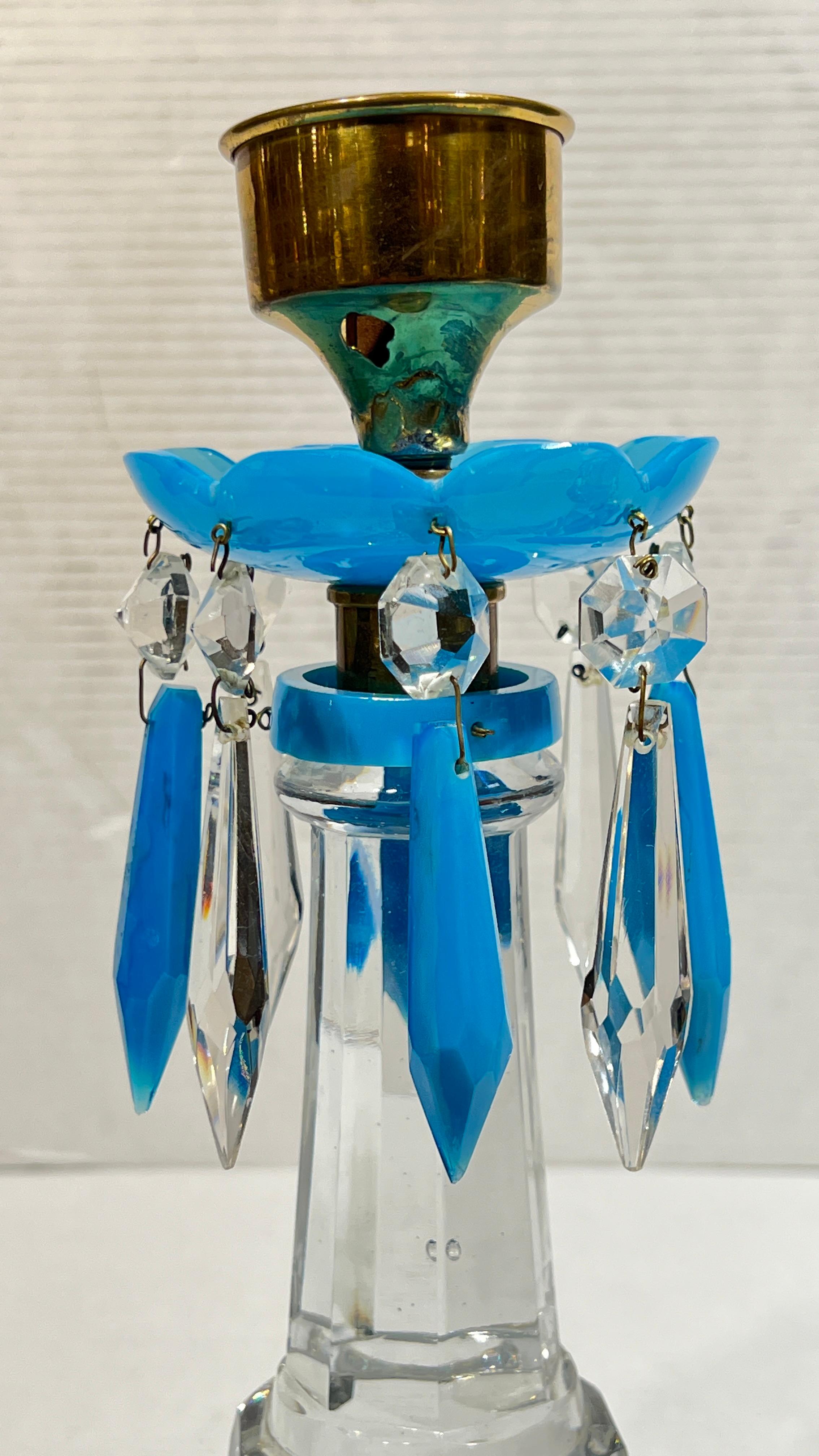 Coppia di candelabri in cristallo e opalino blu del XIX secolo in vendita 2