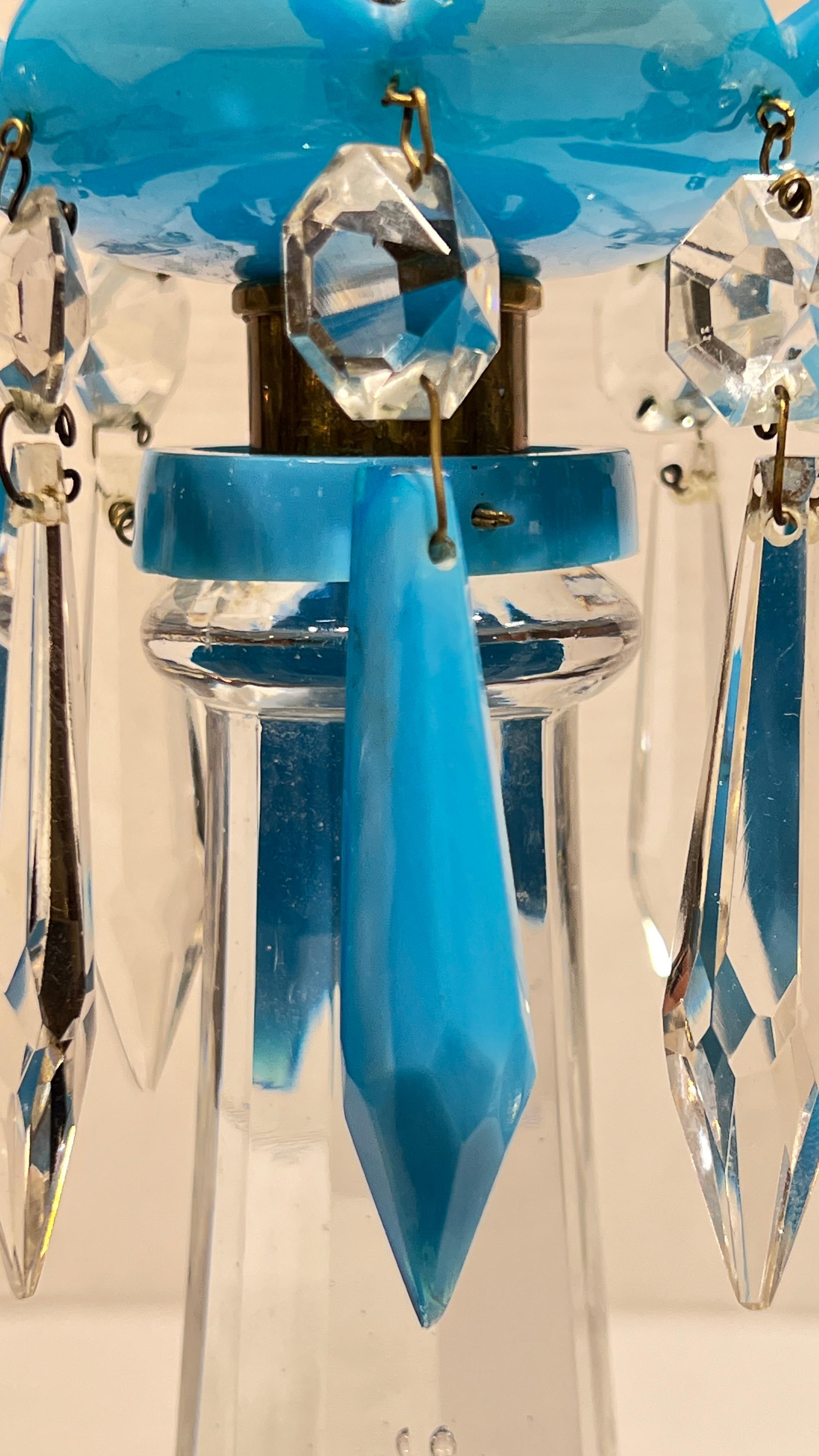 Coppia di candelabri in cristallo e opalino blu del XIX secolo in vendita 3