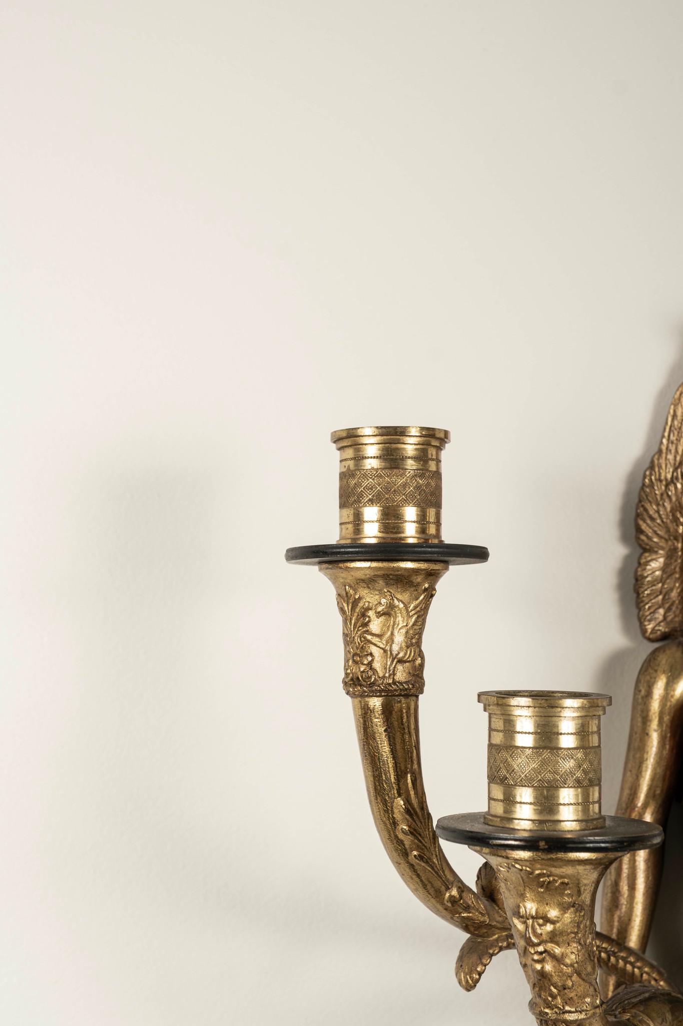 Doré Paire d'appliques en bronze doré Empire du XIXe siècle en vente