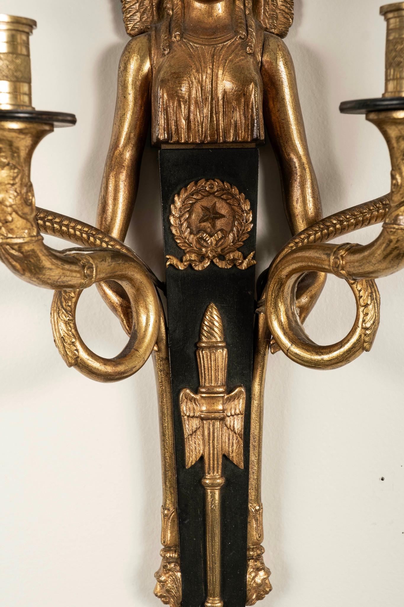 Paire d'appliques en bronze doré Empire du XIXe siècle Bon état - En vente à Houston, TX