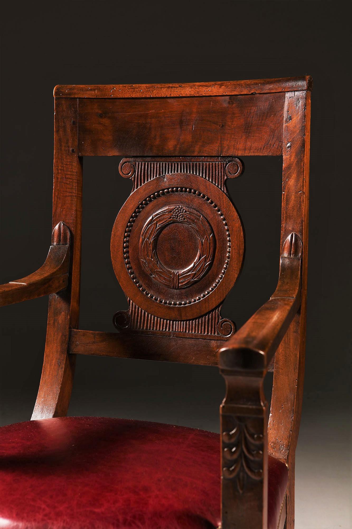 Français Paire de fauteuils ou fauteuils rouges Empire français en acajou et bois de marron du 19ème siècle en vente