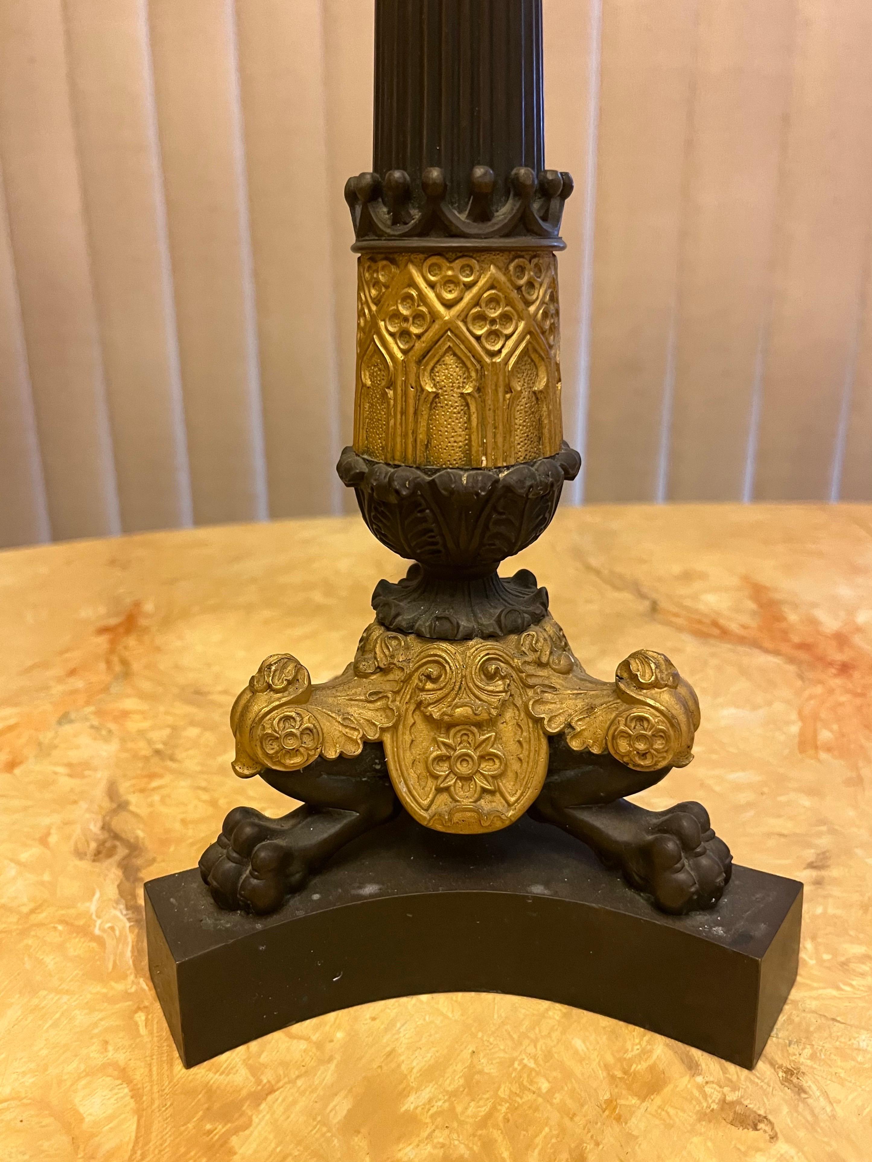 Pareja de Lámparas Candelabro Imperio Francés Siglo XIX de Bronce Patinado Ormolu. en venta 7