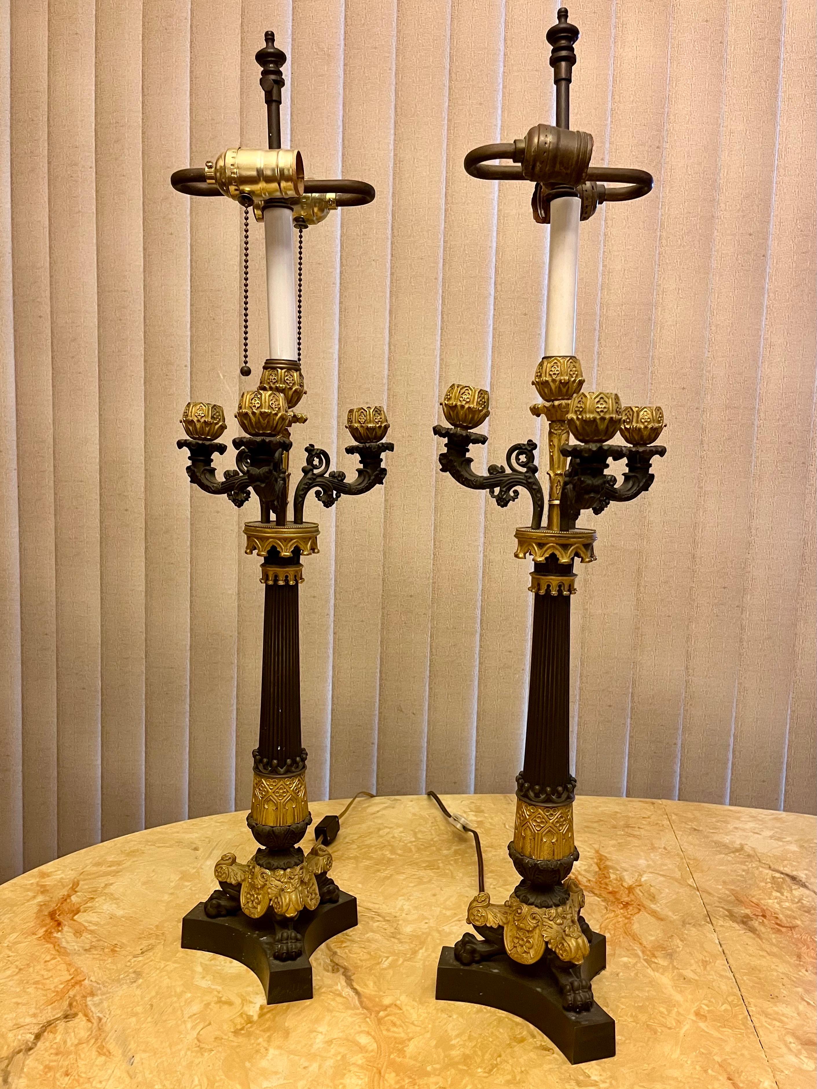 Pareja de Lámparas Candelabro Imperio Francés Siglo XIX de Bronce Patinado Ormolu. en venta 4
