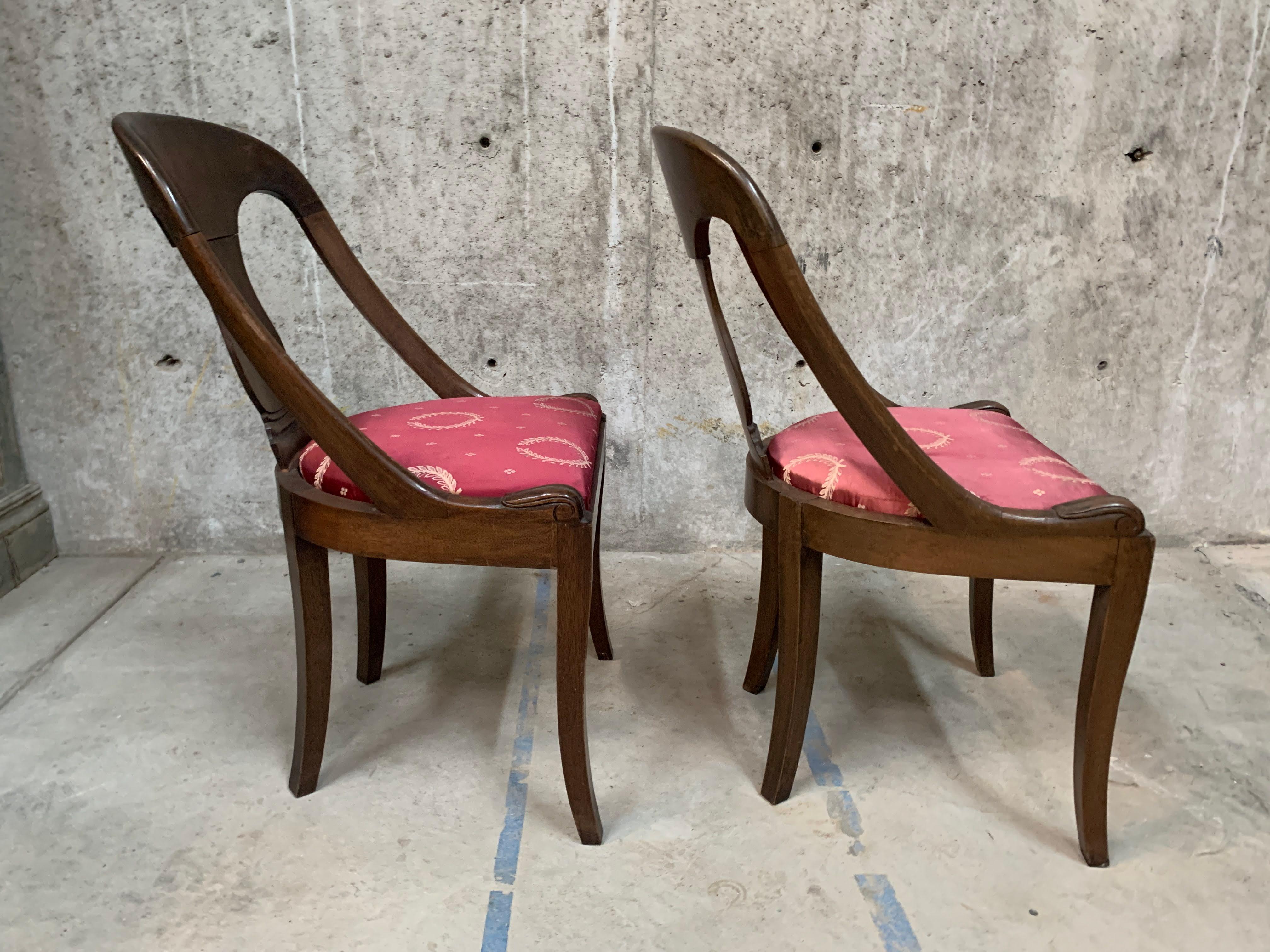 Paire de chaises de style Empire français du 19ème siècle avec assise tapissée de soie rouge  en vente 4