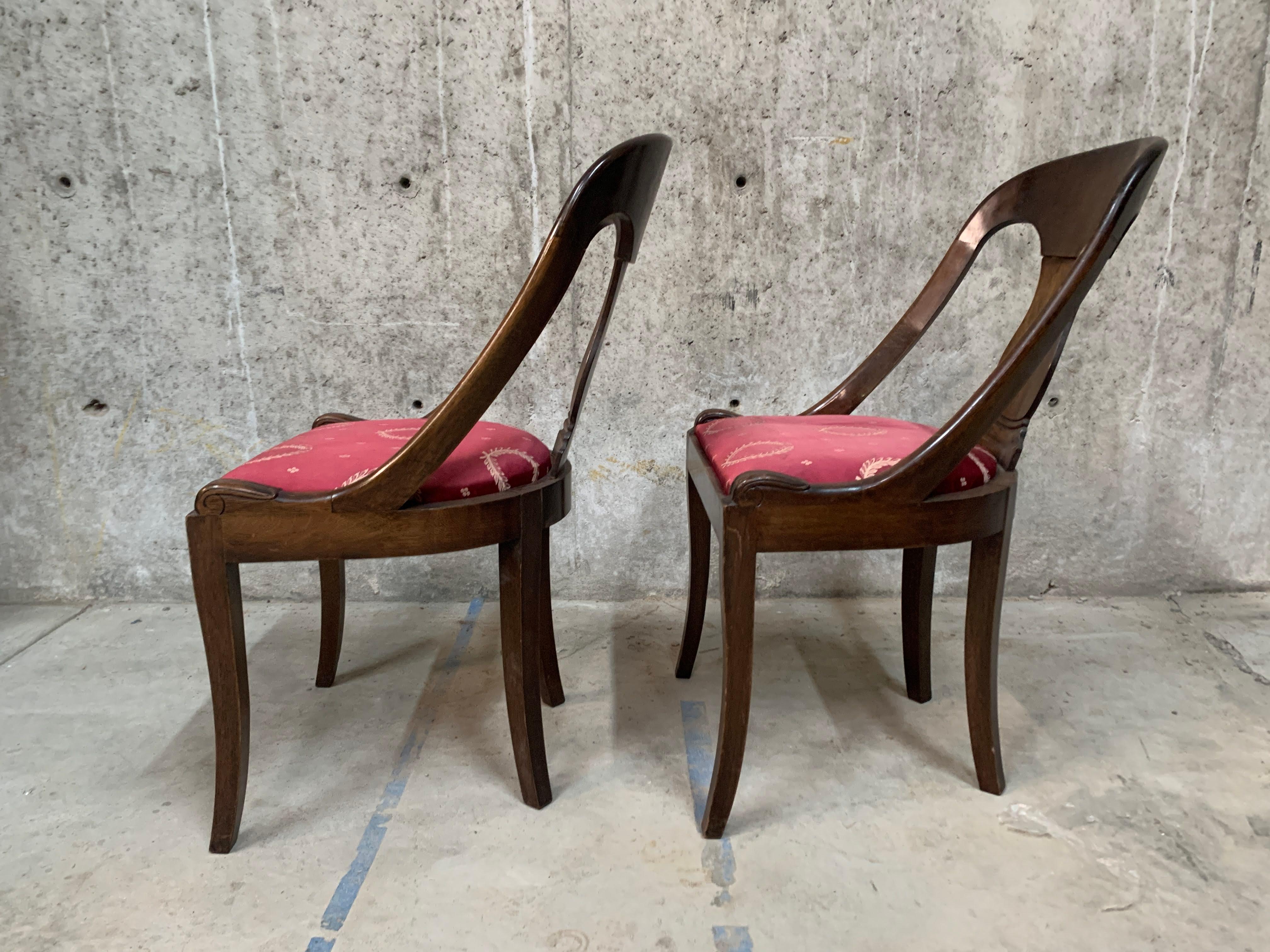 Paire de chaises de style Empire français du 19ème siècle avec assise tapissée de soie rouge  en vente 8