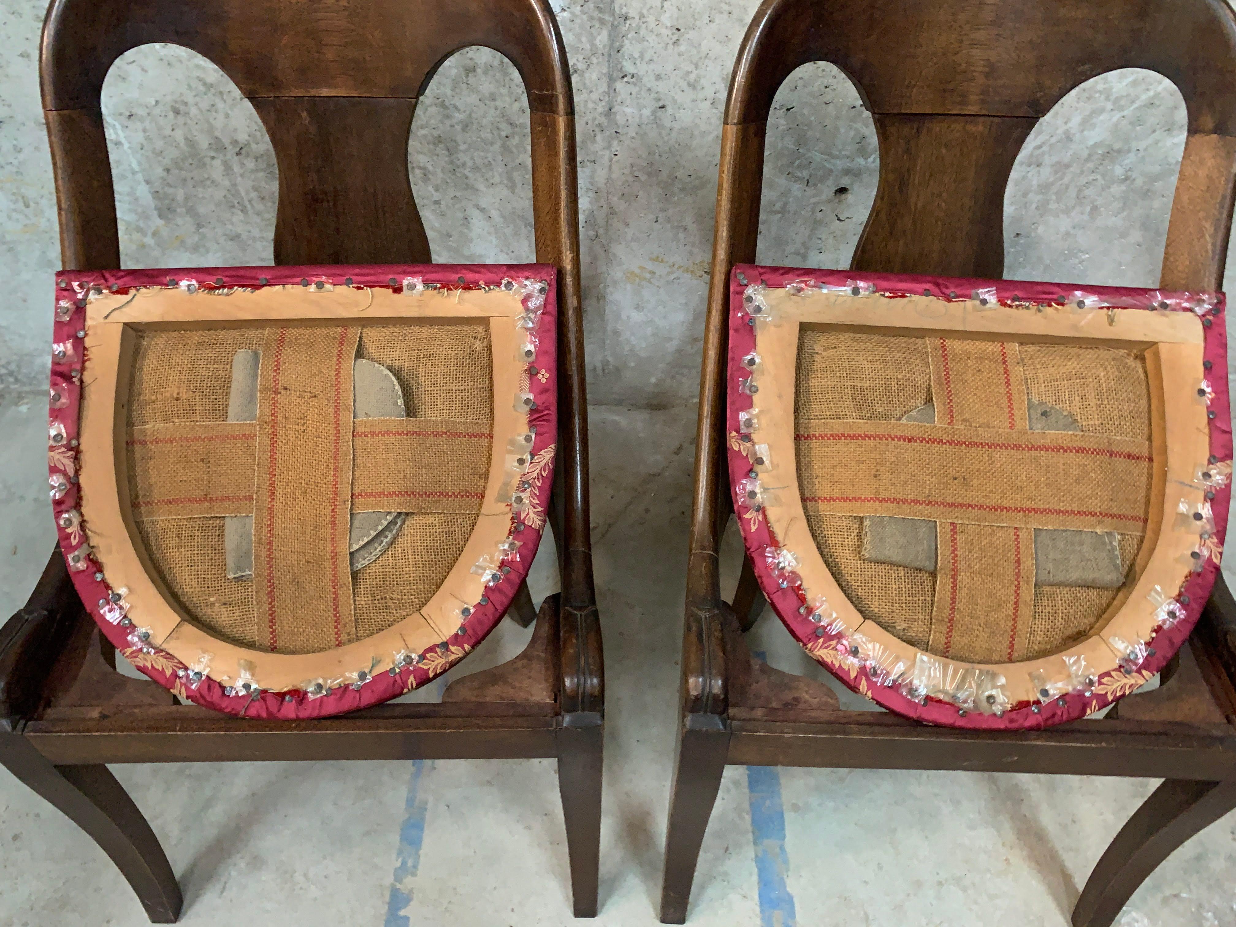 Paire de chaises de style Empire français du 19ème siècle avec assise tapissée de soie rouge  en vente 12