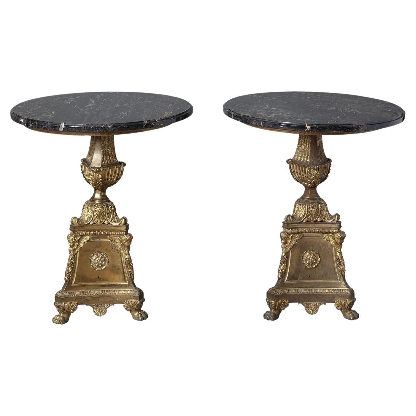 Paar französische Beistelltische aus Marmor und vergoldeter Bronze im Empire-Stil des 19. Jahrhunderts