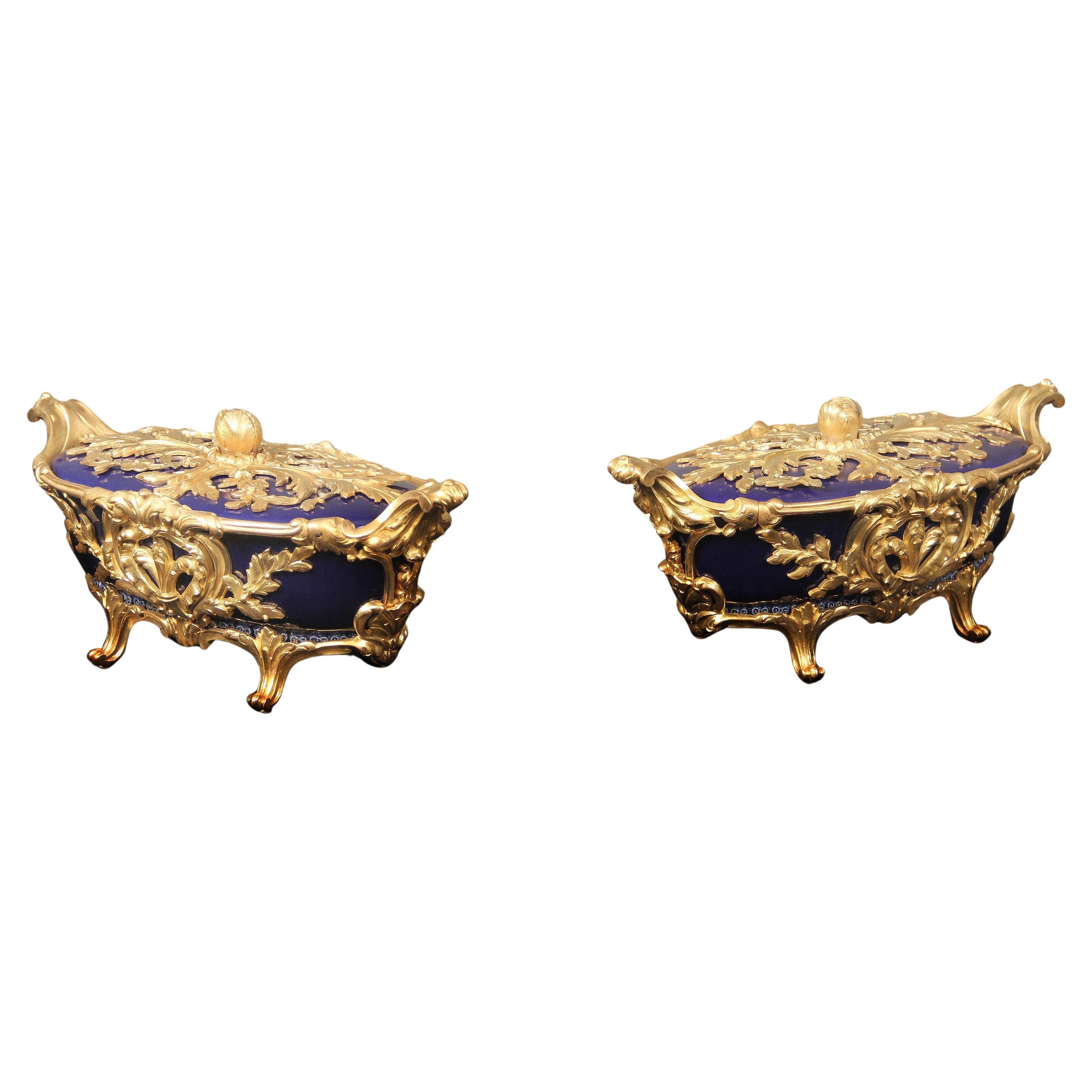 Pareja de dulceras de porcelana china montadas en bronce dorado francés del siglo XIX en venta