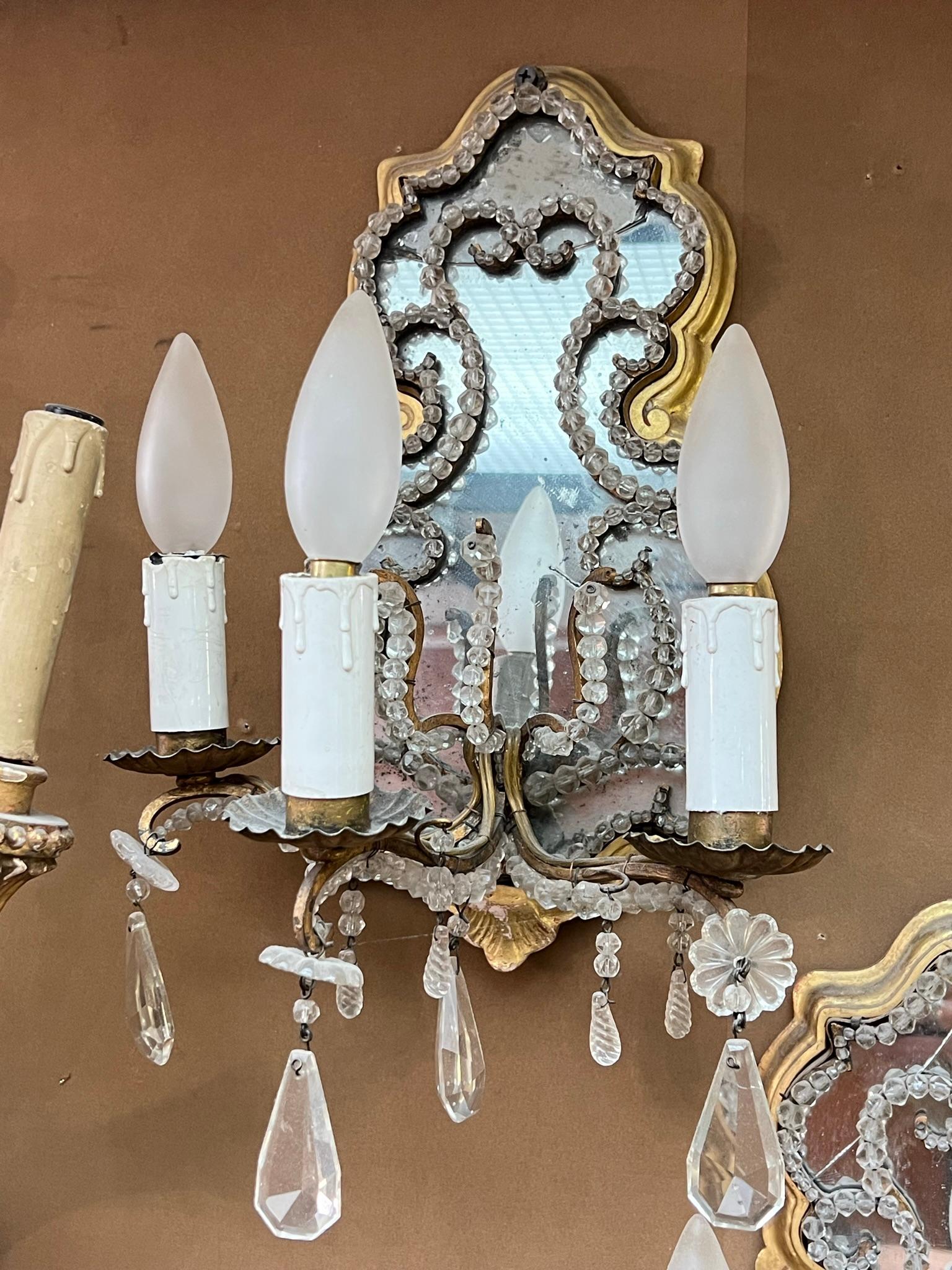 Français Paire de montures françaises du 19ème siècle en métal doré  Appliques miroirs en bois doré  en vente