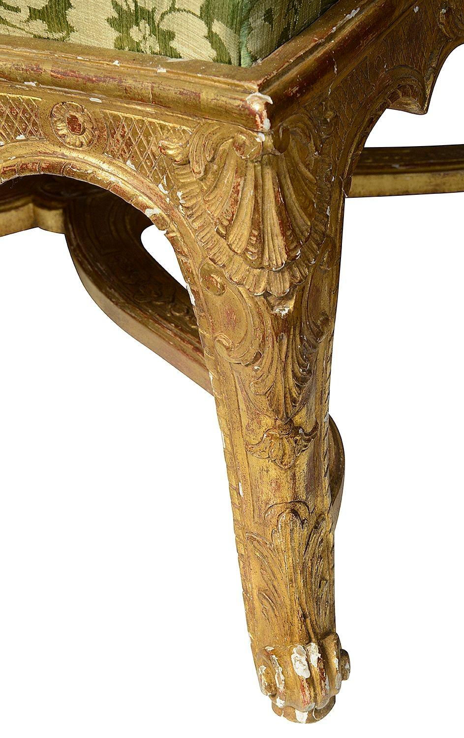Paire de fauteuils de salon en bois doré français du 19ème siècle en vente 2