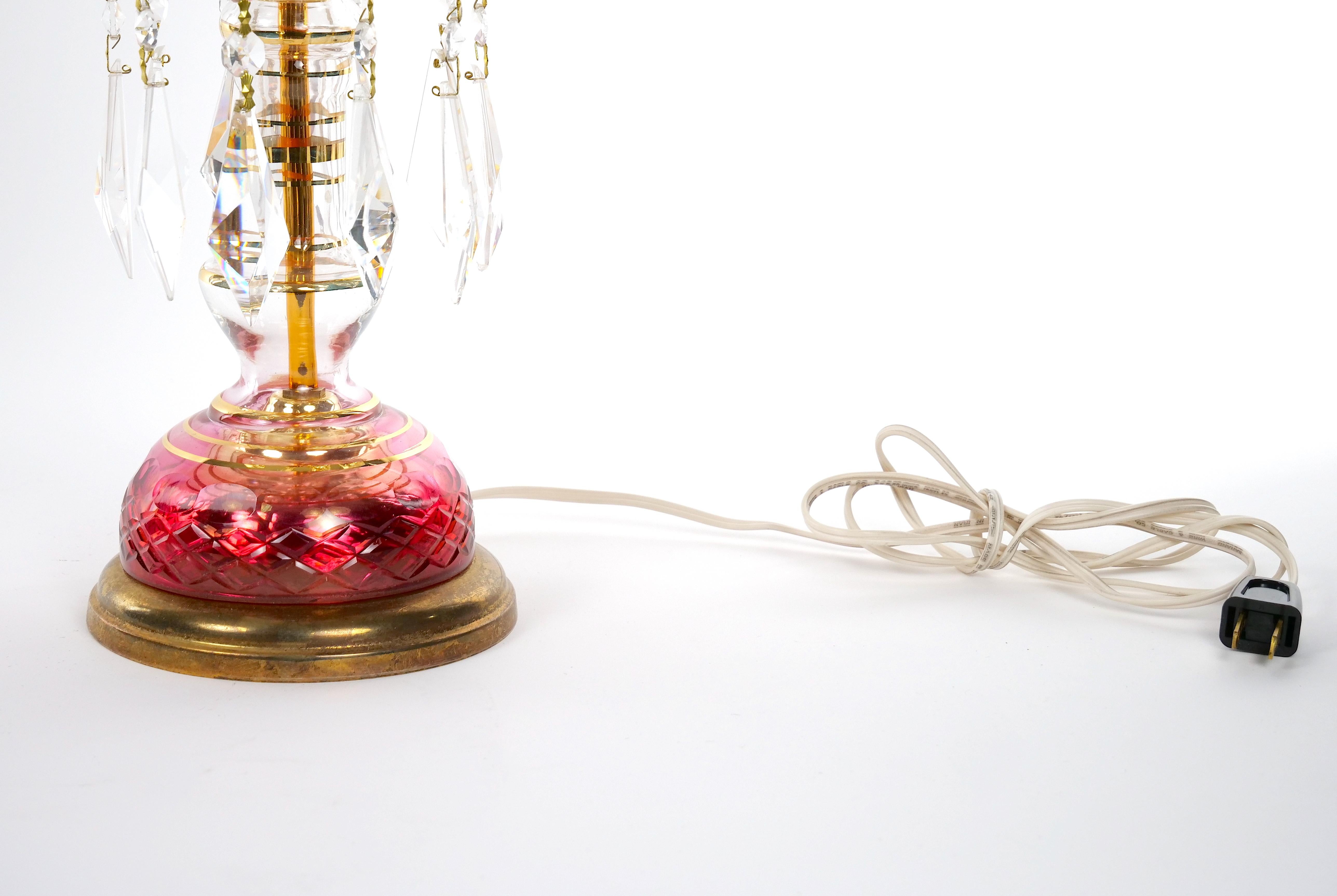 Paire de chandeliers en verre taillé du 19e siècle Lampes de table en vente 6