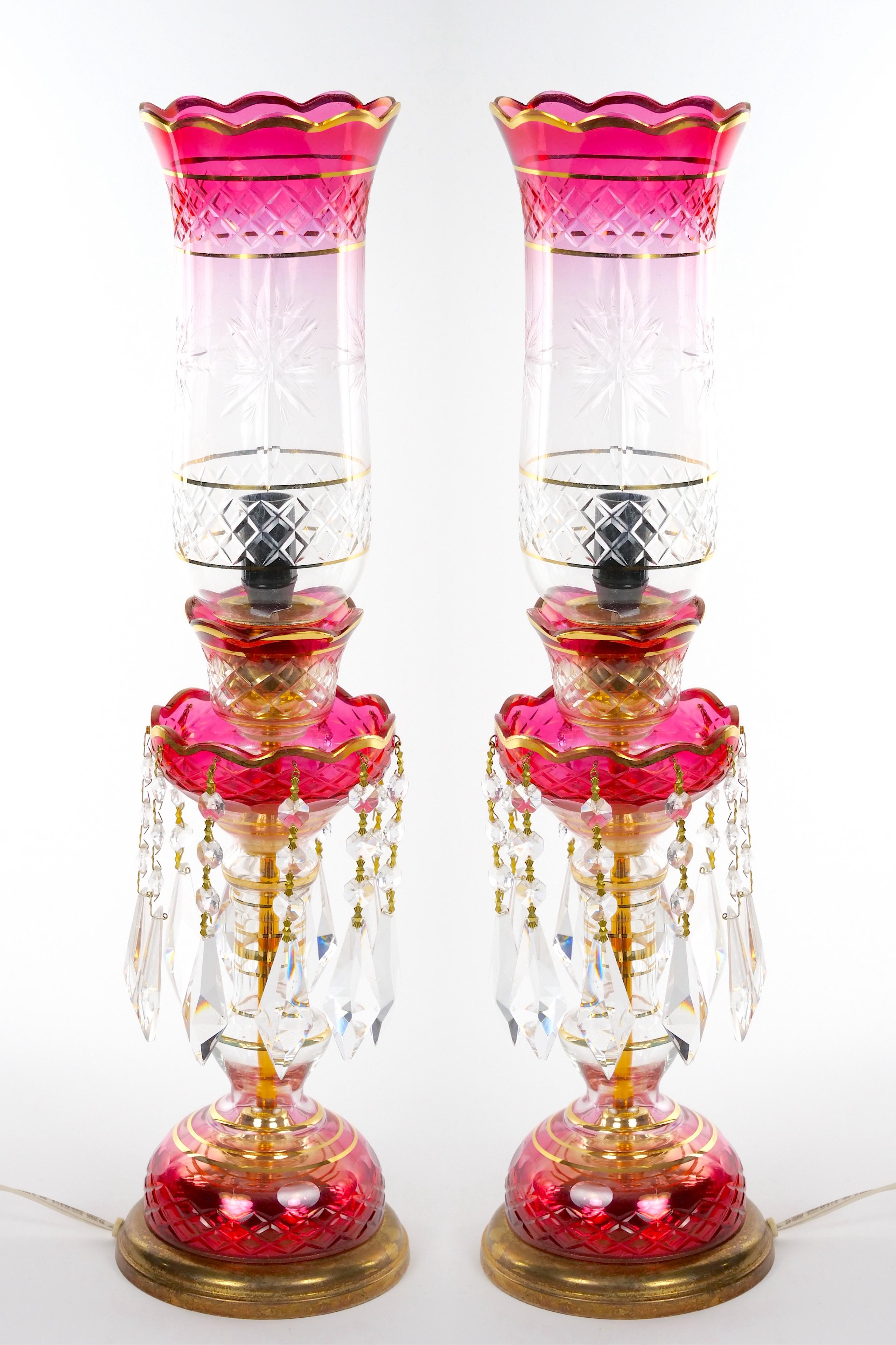 Paire de chandeliers en verre taillé du 19e siècle Lampes de table en vente 8