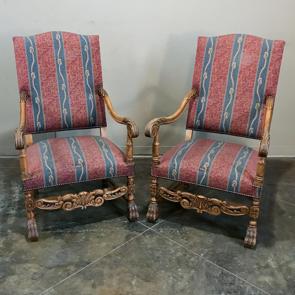 Paar französische Louis-XIII-Sessel aus dem 19. Jahrhundert (Handgefertigt) im Angebot