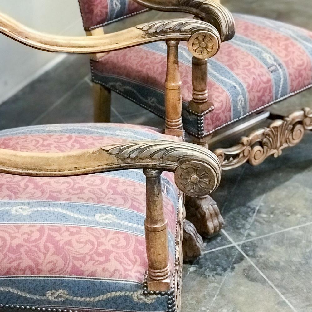 Paar französische Louis-XIII-Sessel aus dem 19. Jahrhundert (Obstholz) im Angebot