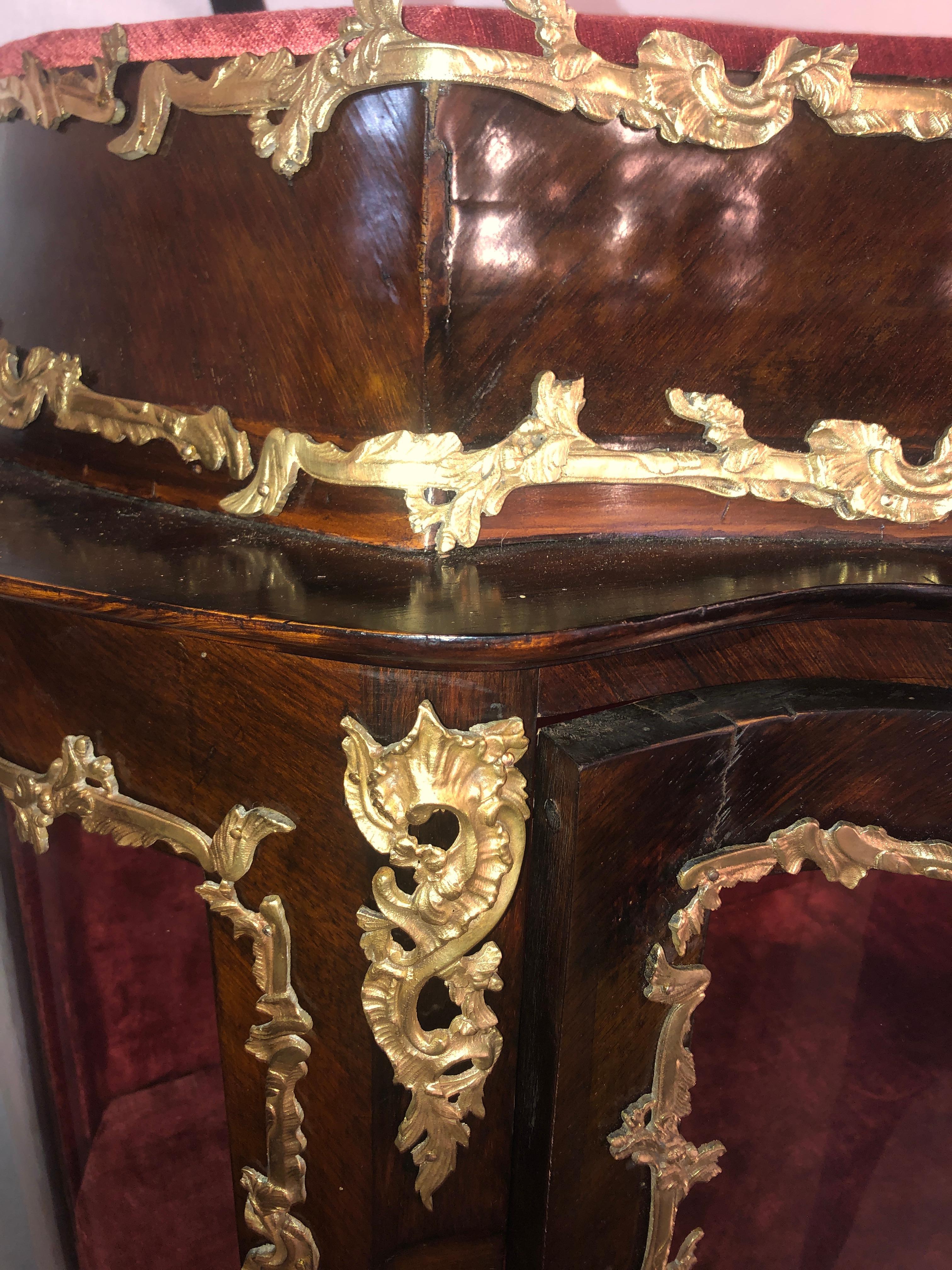 19th Century French Bronze Mounted Inlaid Vitrines Curio Cabinets, Pair 7