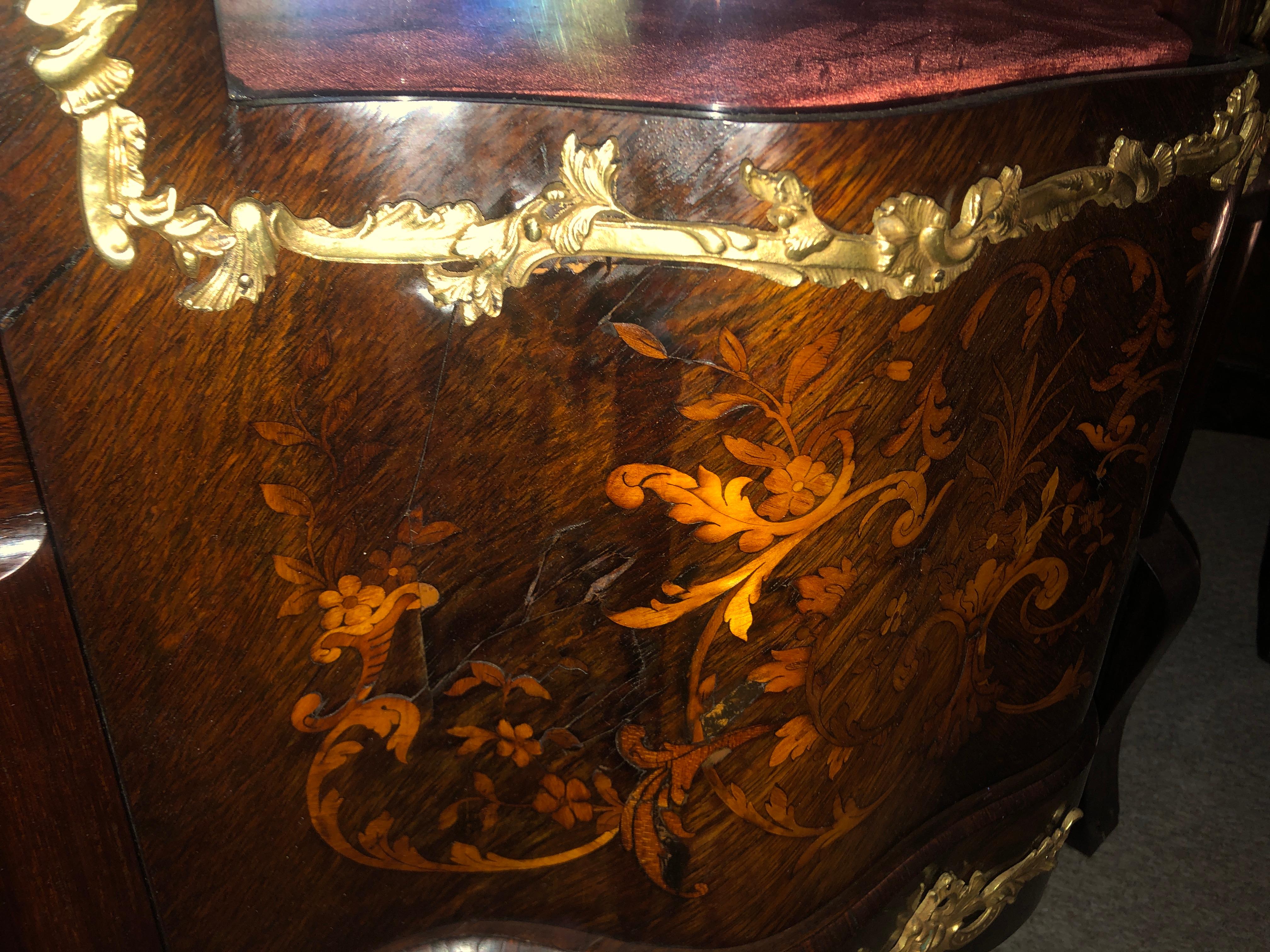 19th Century French Bronze Mounted Inlaid Vitrines Curio Cabinets, Pair 8