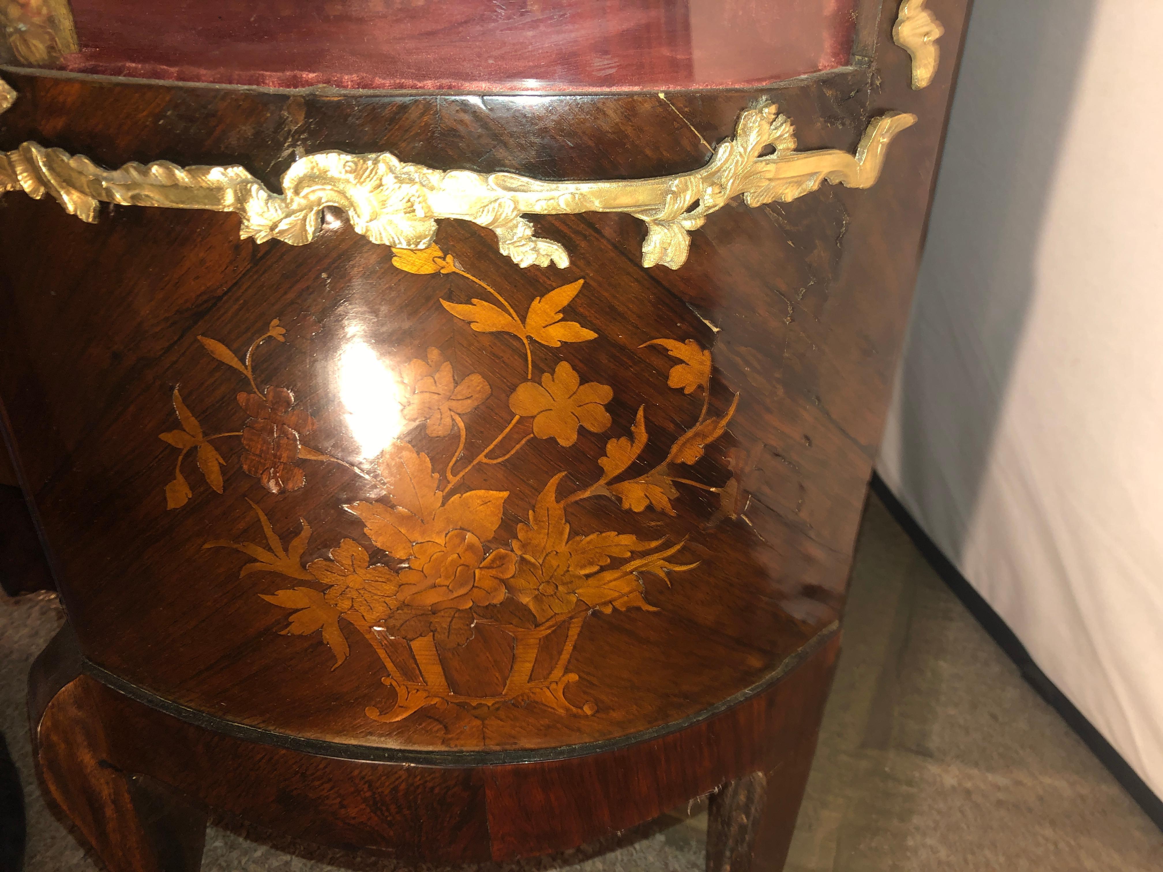 19th Century French Bronze Mounted Inlaid Vitrines Curio Cabinets, Pair 9