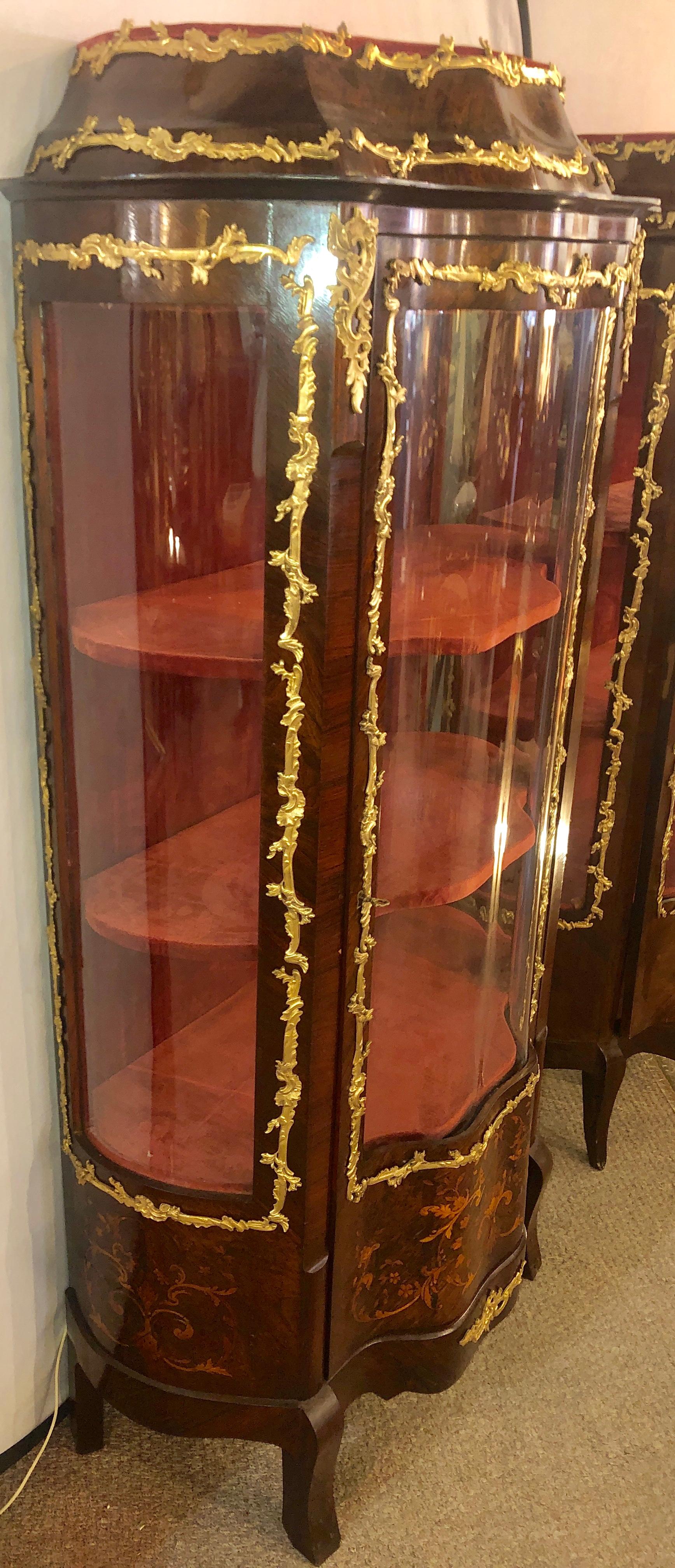 19th Century French Bronze Mounted Inlaid Vitrines Curio Cabinets, Pair 1