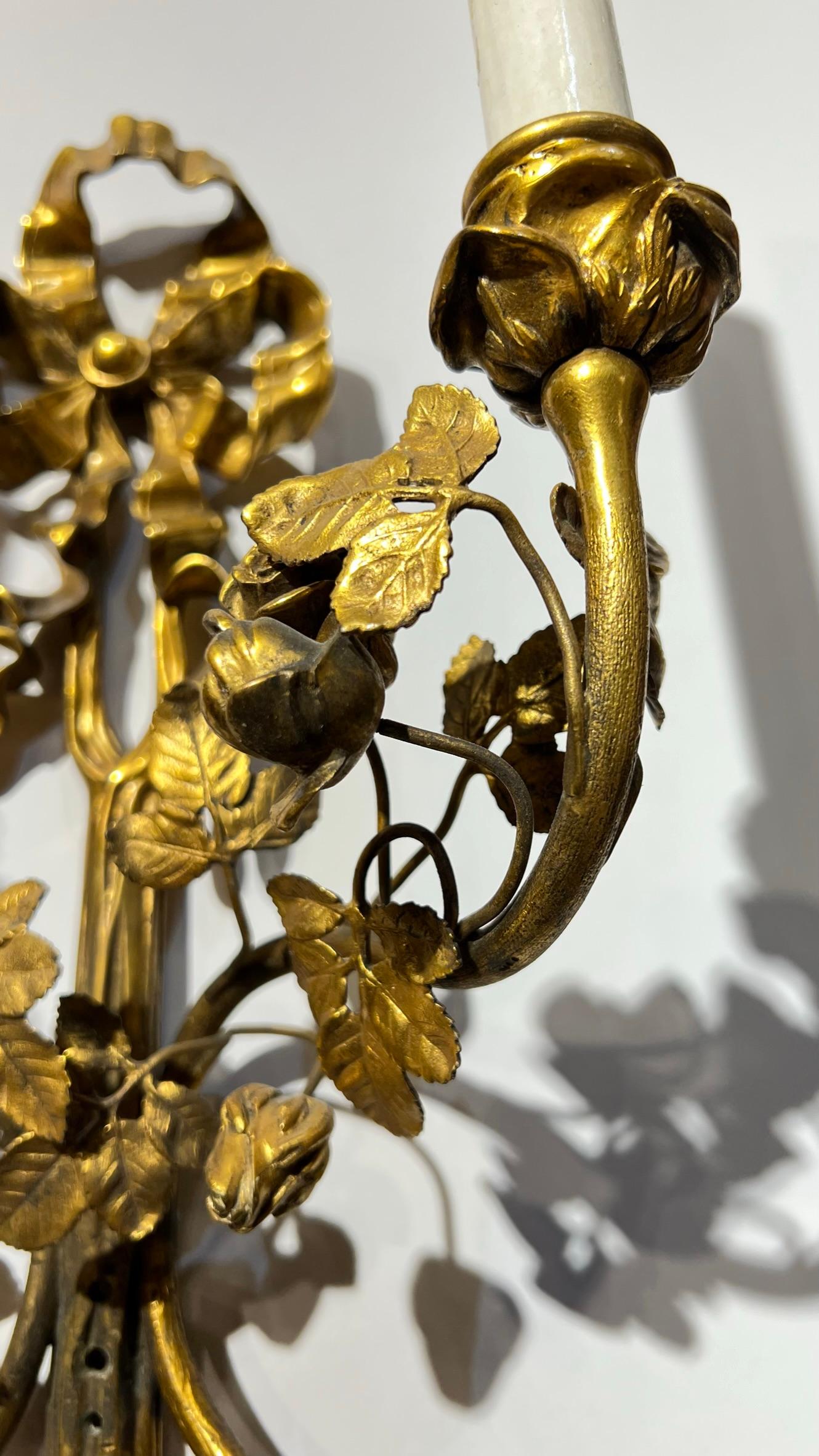 Paar französische vergoldete Bronze-Wandleuchter im Louis-XV-Stil des 19. Jahrhunderts von Maison Millet im Angebot 2