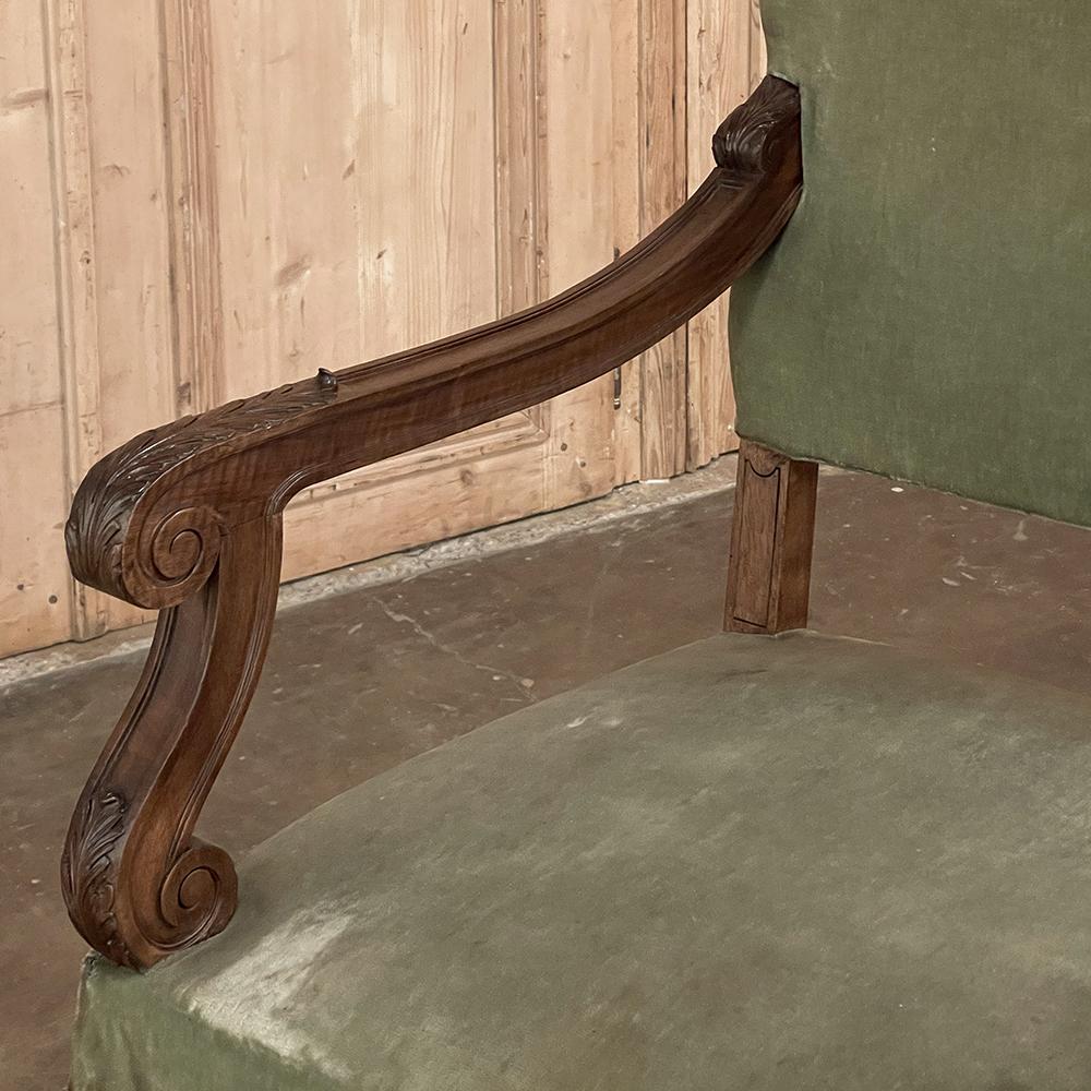 Paire de fauteuils en noyer Louis XV du 19ème siècle ~ Fauteuils en vente 3