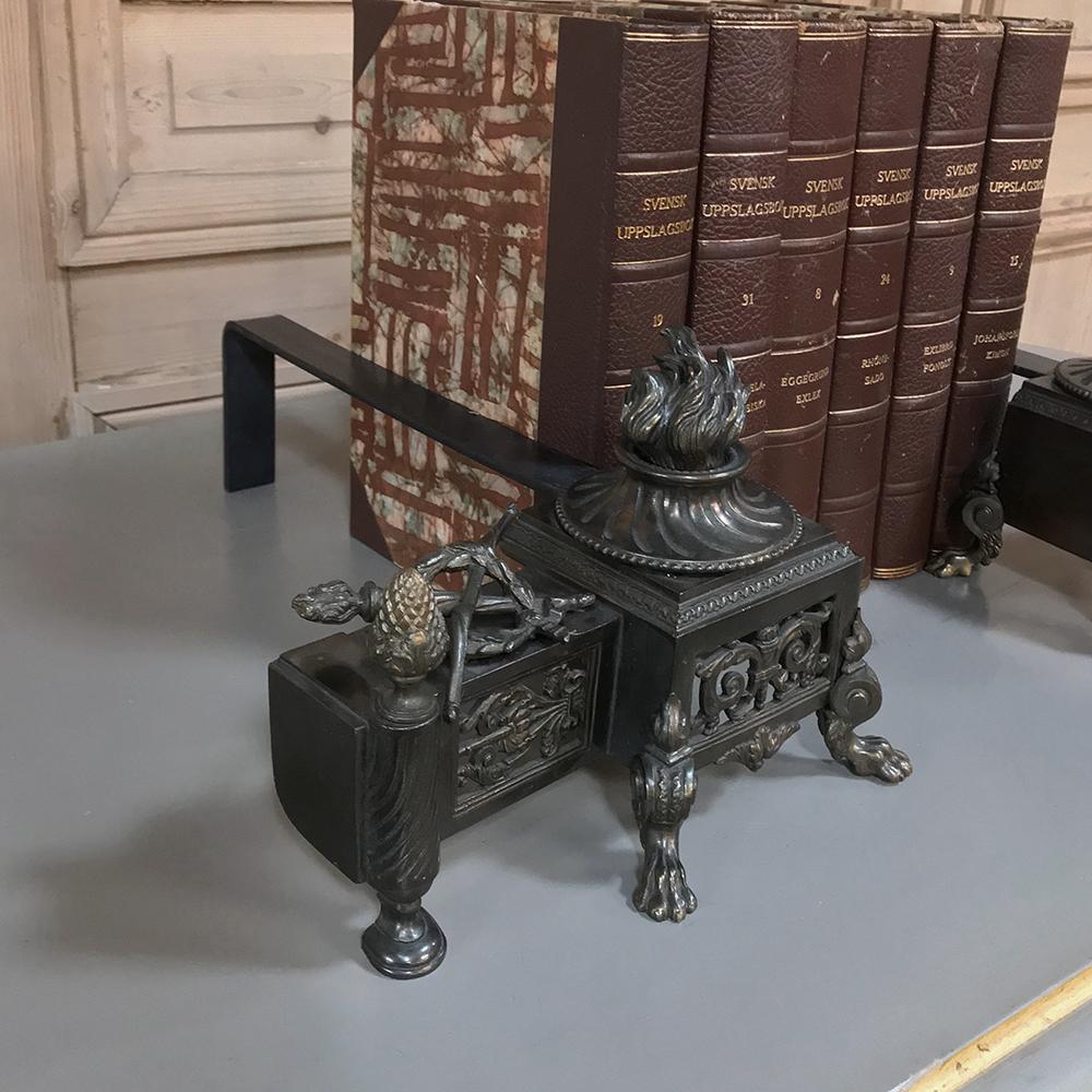 Paire de chenets Louis XVI en bronze du 19ème siècle français en vente 3