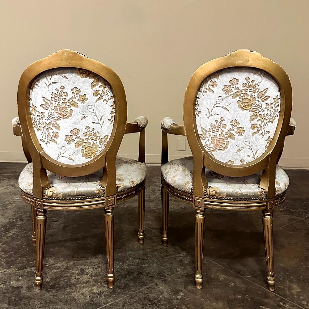 Paire de fauteuils dorés Louis XVI du 19ème siècle ~ Fauteuils en vente 8