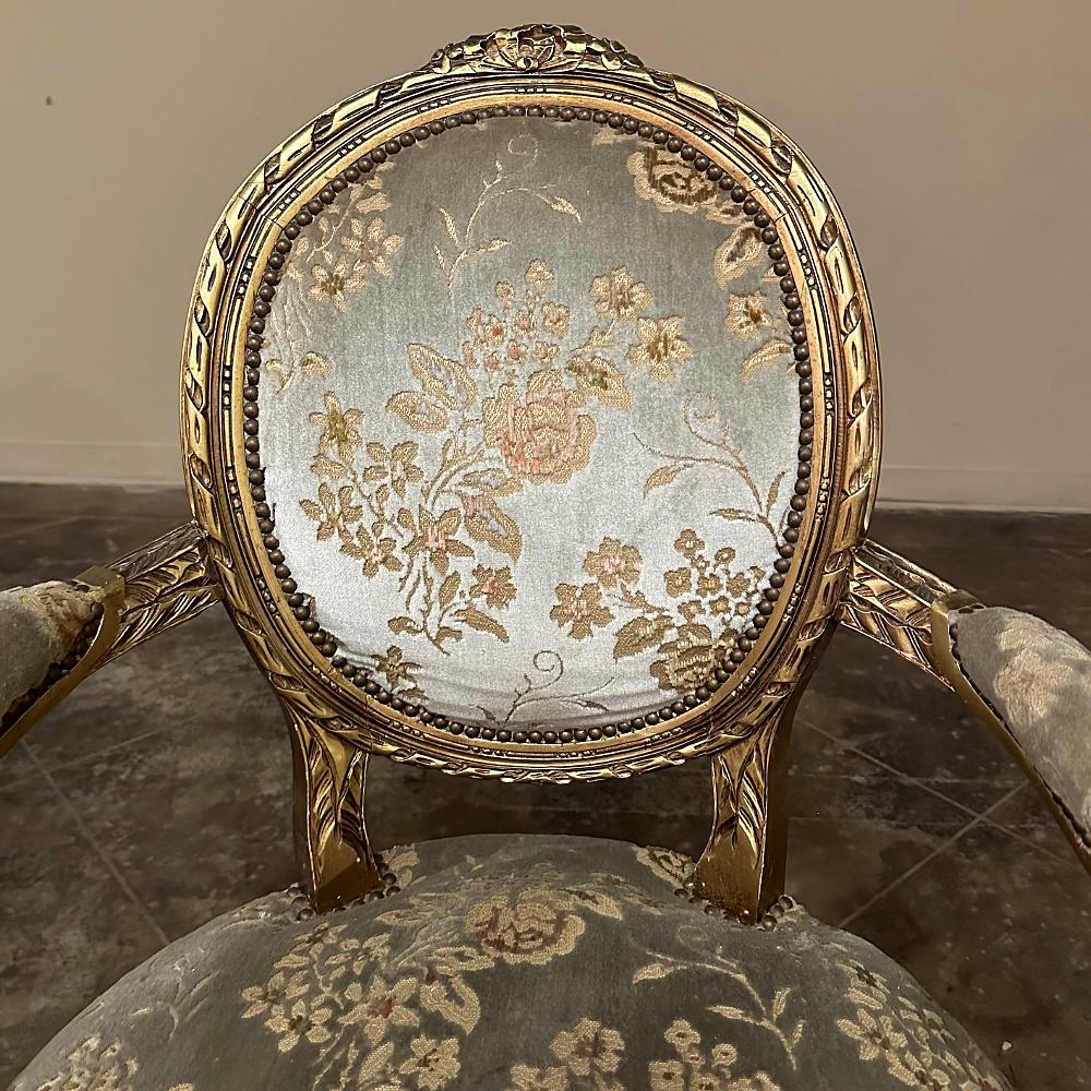 Paire de fauteuils dorés Louis XVI du 19ème siècle ~ Fauteuils en vente 1