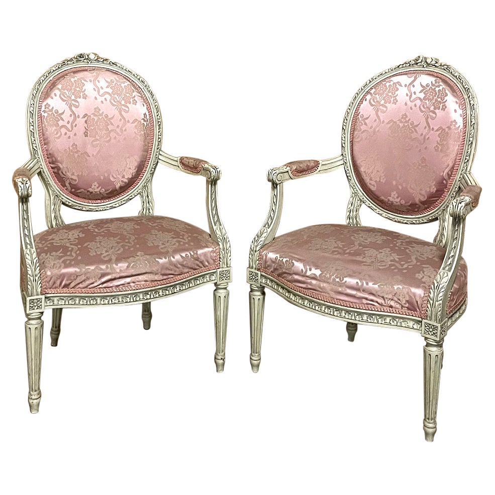 Paire de fauteuils peints Louis XVI du 19ème siècle