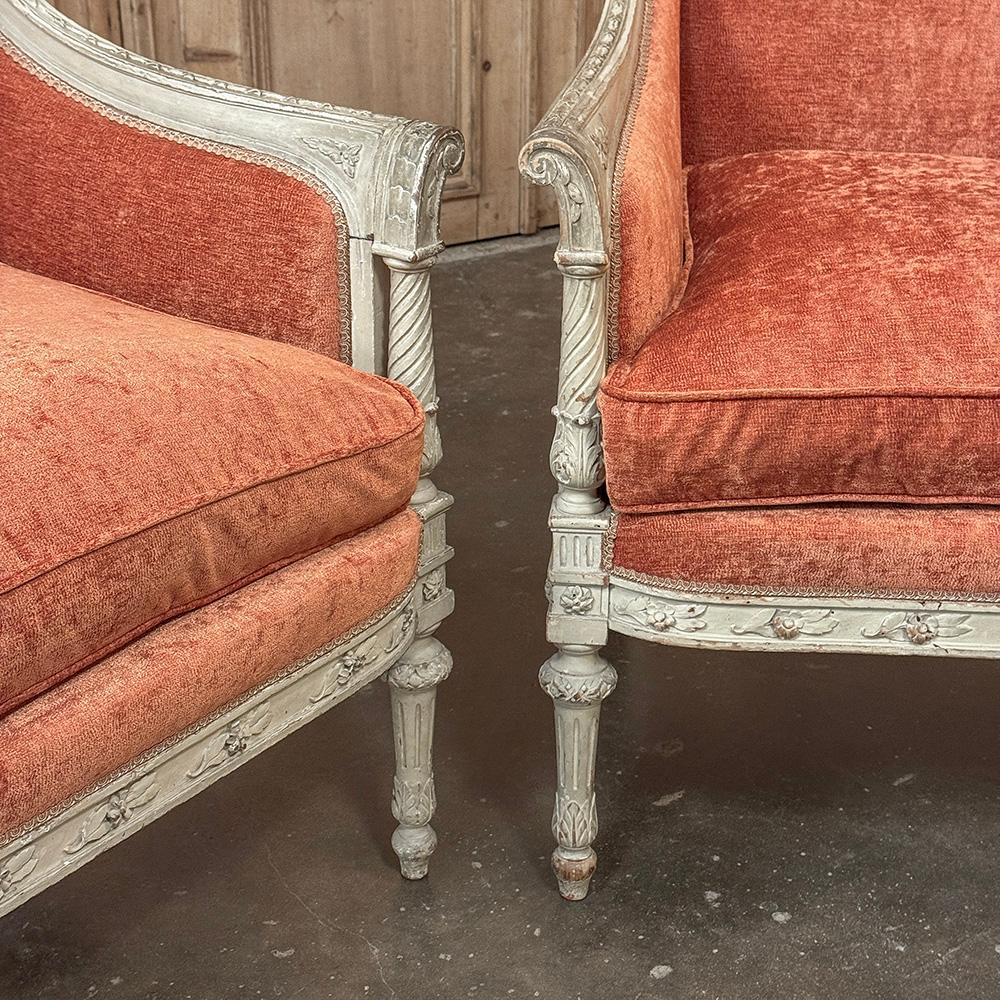 Paire de Bergeres ~ Fauteuils peints Louis XVI du 19ème siècle français en vente 6