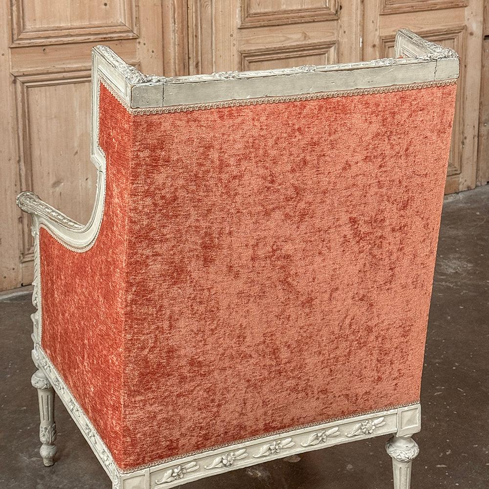 Paire de Bergeres ~ Fauteuils peints Louis XVI du 19ème siècle français en vente 9