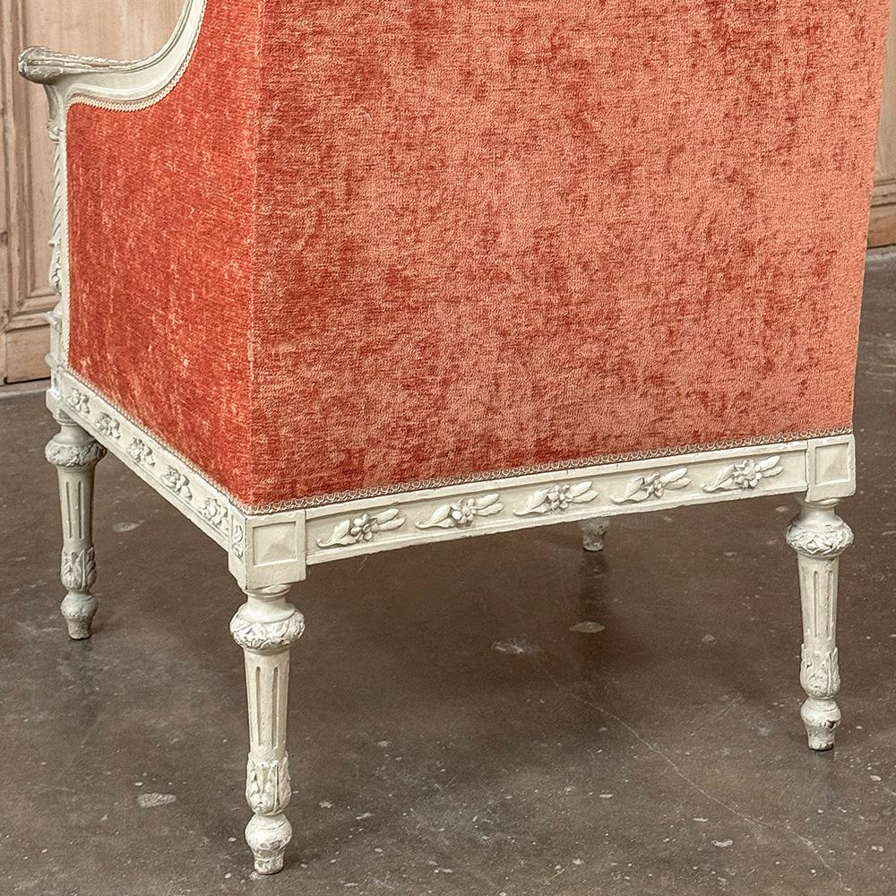 Paire de Bergeres ~ Fauteuils peints Louis XVI du 19ème siècle français en vente 10