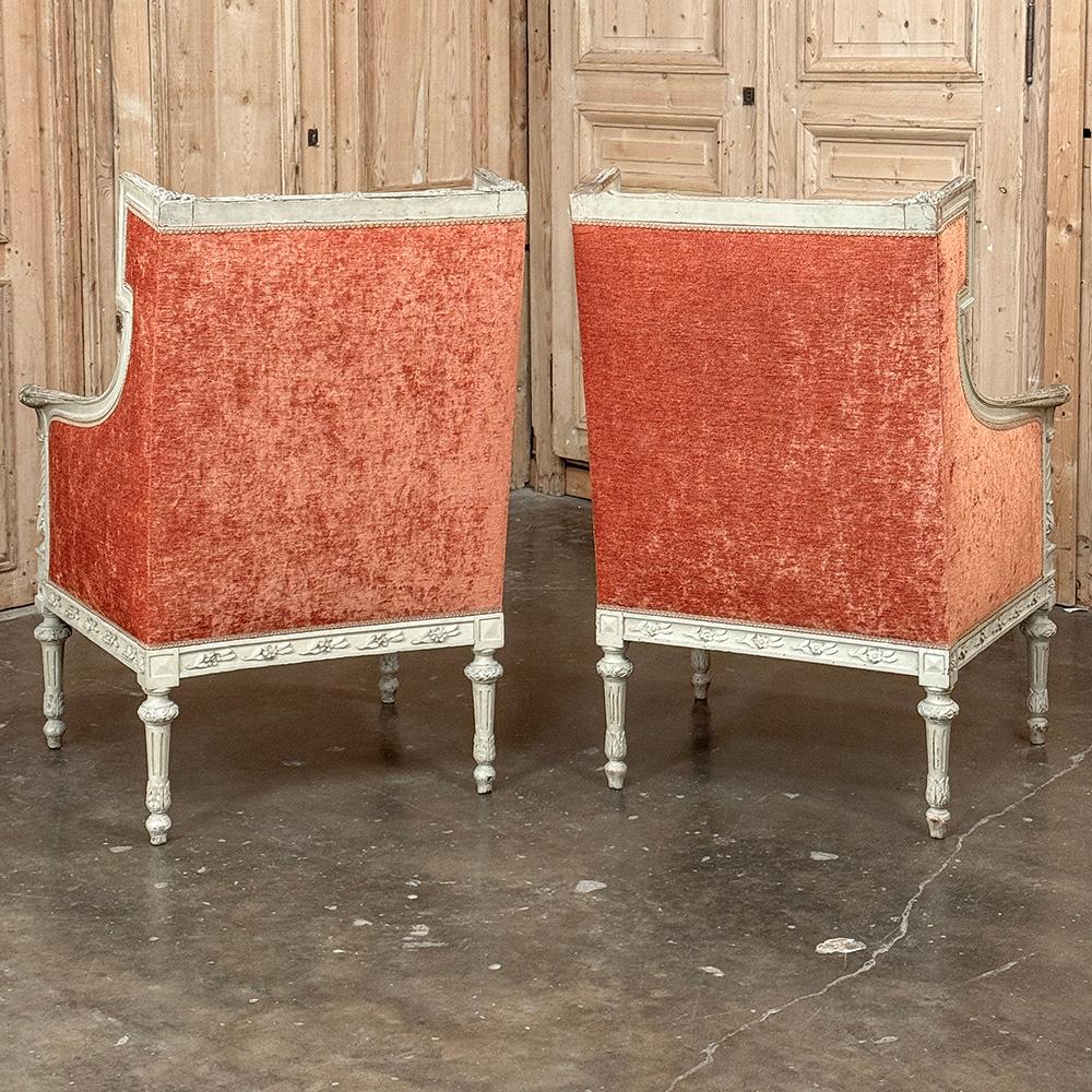 Paire de Bergeres ~ Fauteuils peints Louis XVI du 19ème siècle français en vente 11