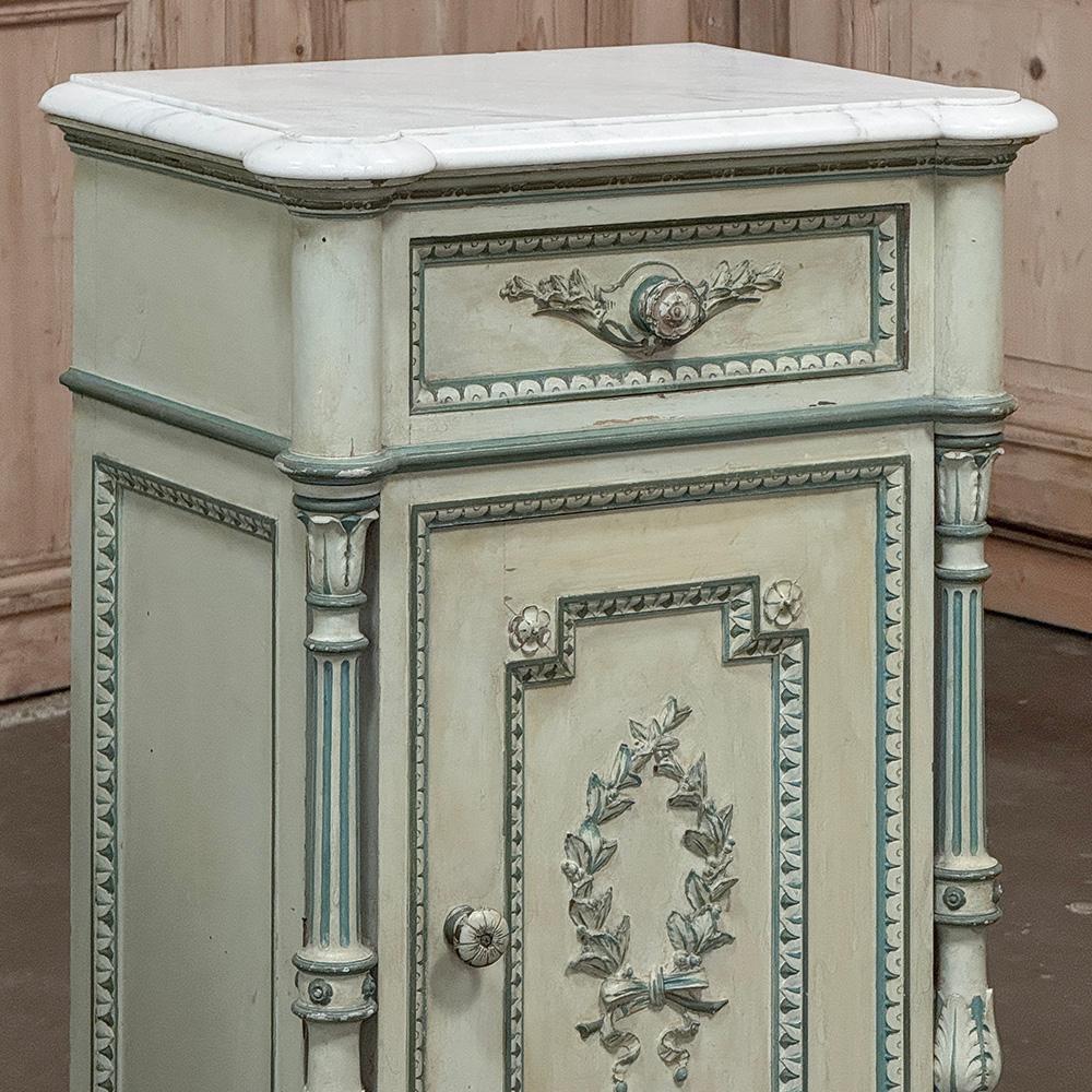 Paire de tables de nuit Louis XVI peintes en marbre de Carrare du 19e siècle en vente 2