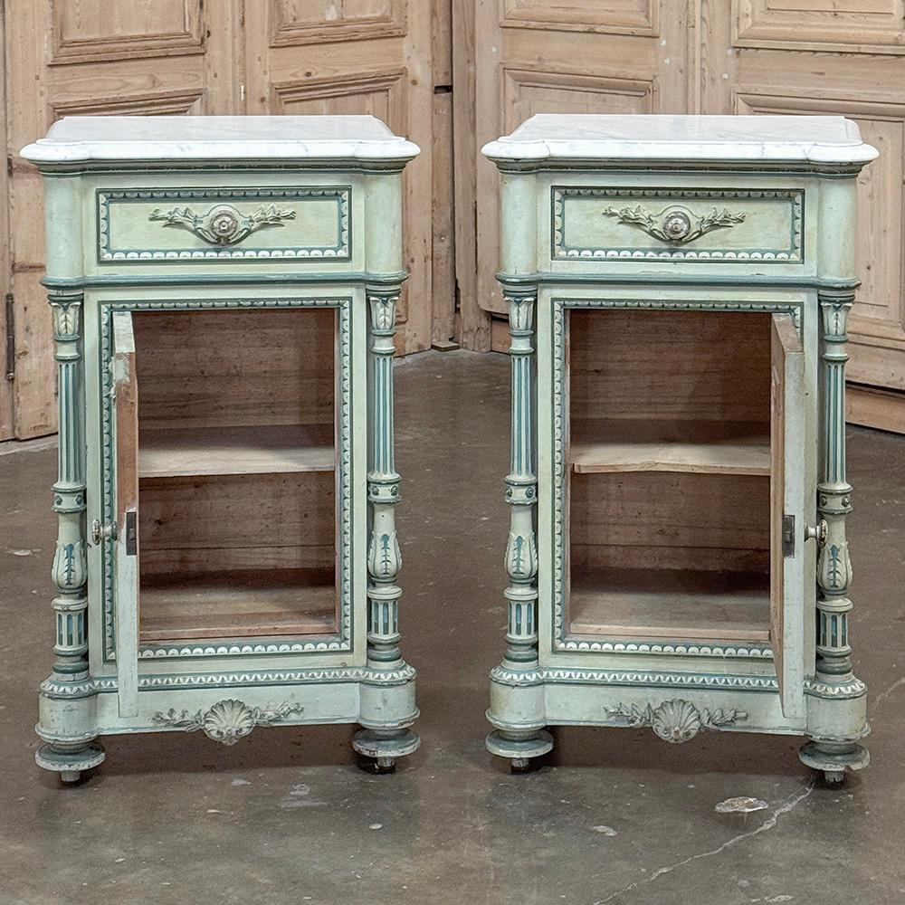 Paire de tables de nuit Louis XVI peintes en marbre de Carrare du 19e siècle en vente 6