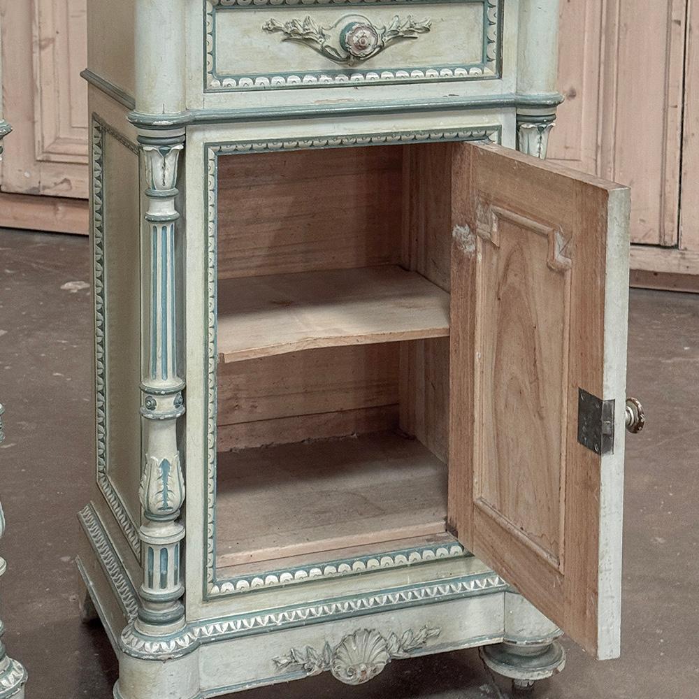 Paire de tables de nuit Louis XVI peintes en marbre de Carrare du 19e siècle en vente 7